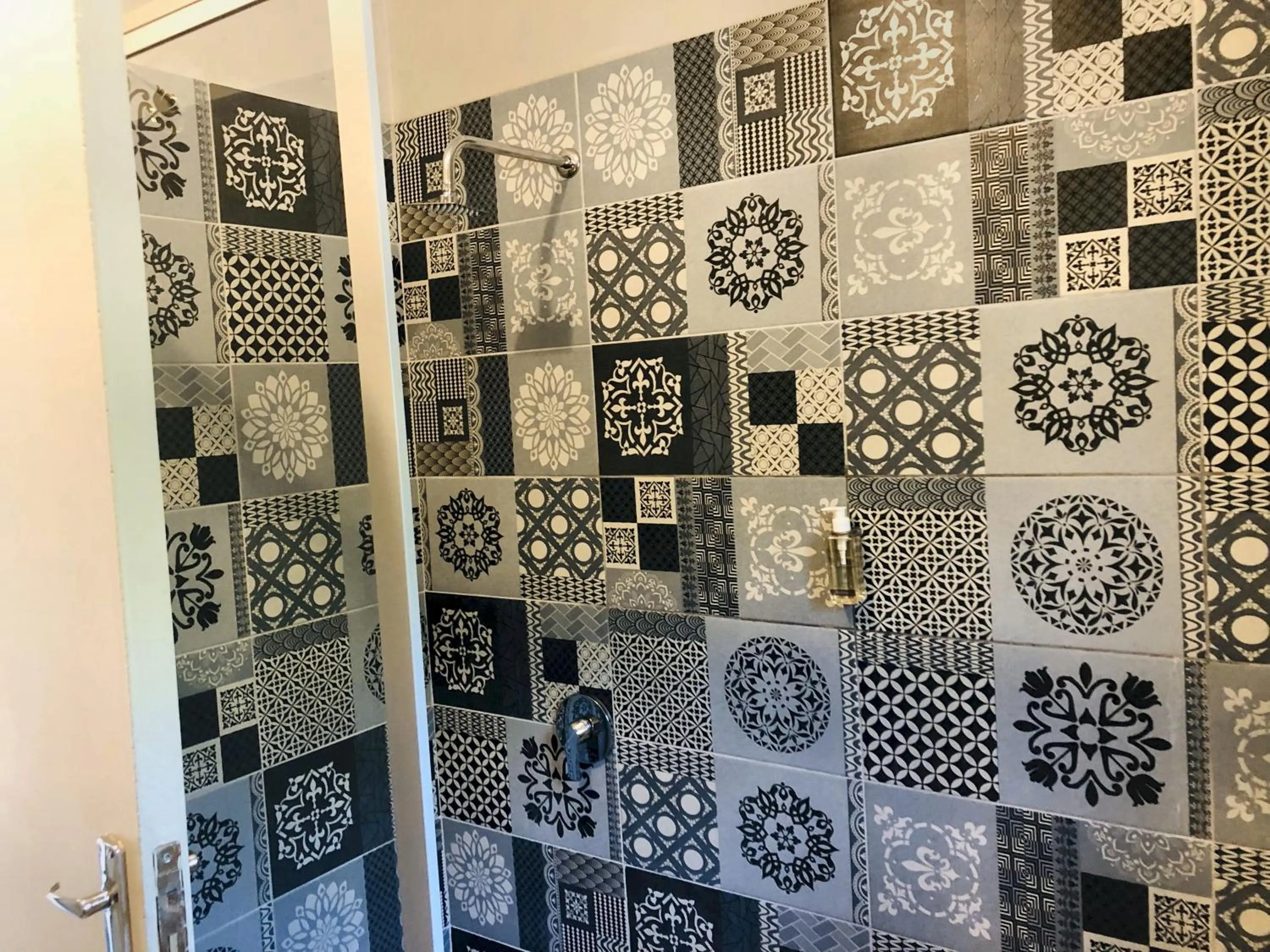 Bathroom in Shangri-La Country Hotel & Spa