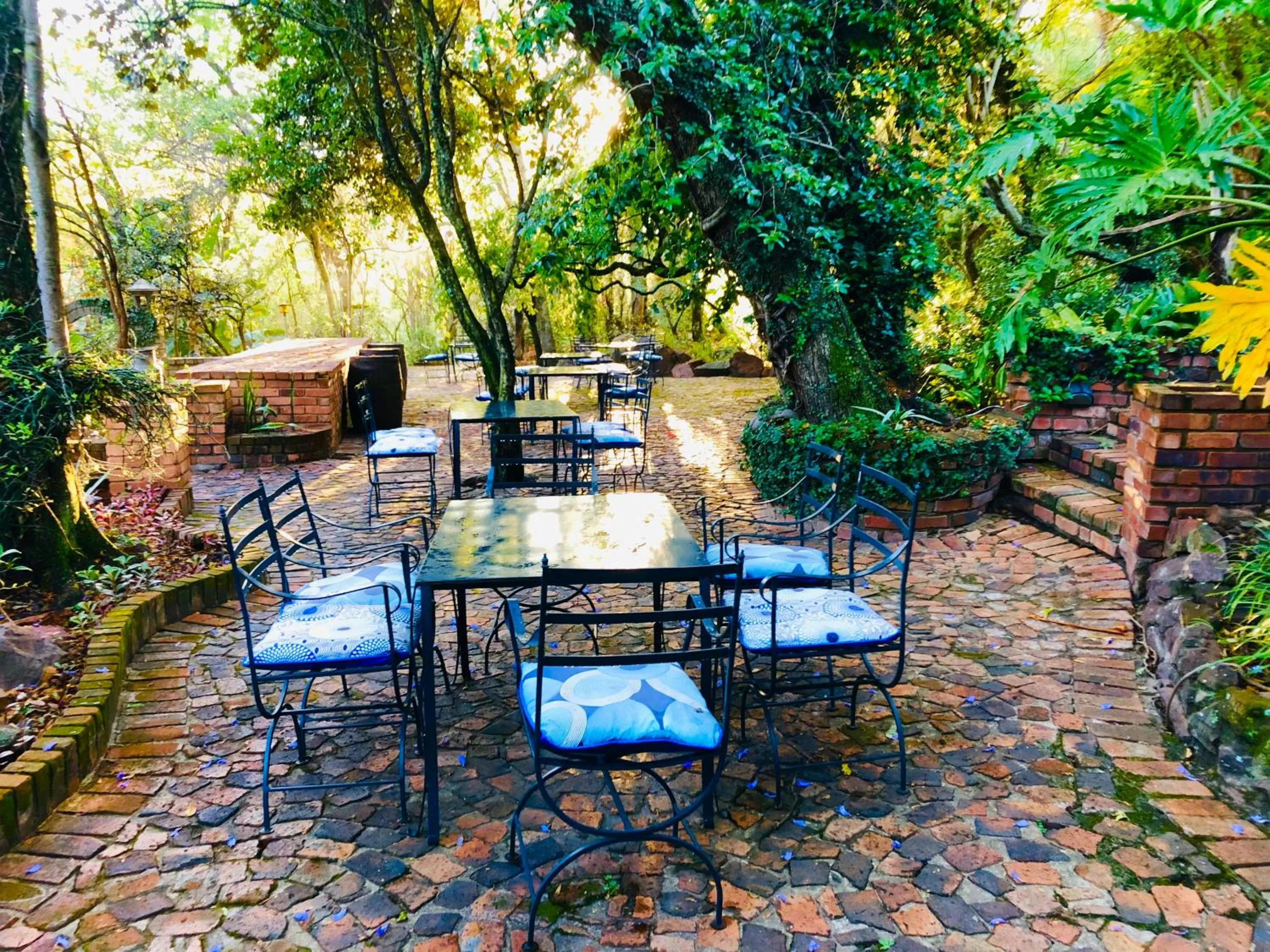 Garden in Shangri-La Country Hotel & Spa