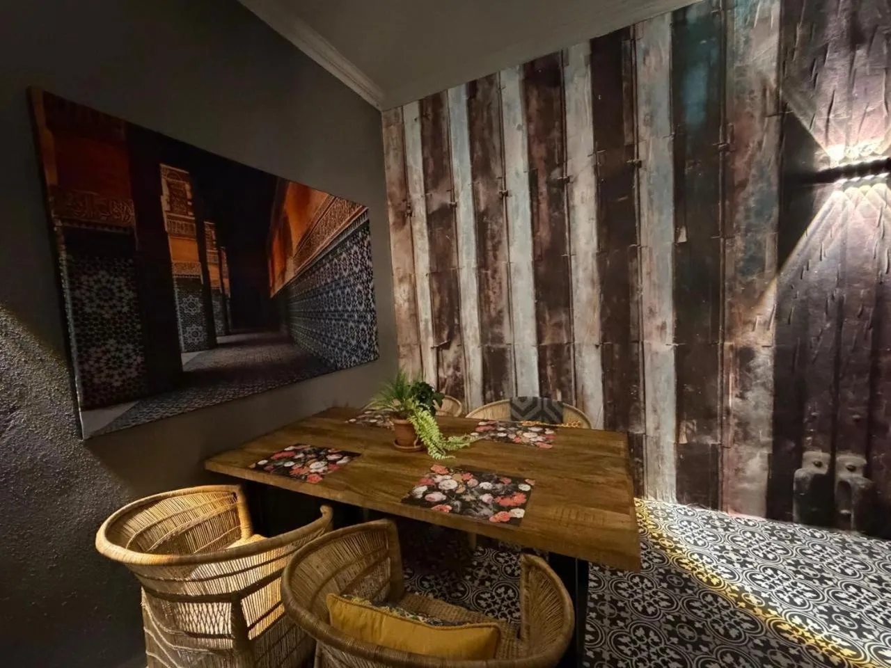 Restaurant/places to eat in Shangri-La Country Hotel & Spa