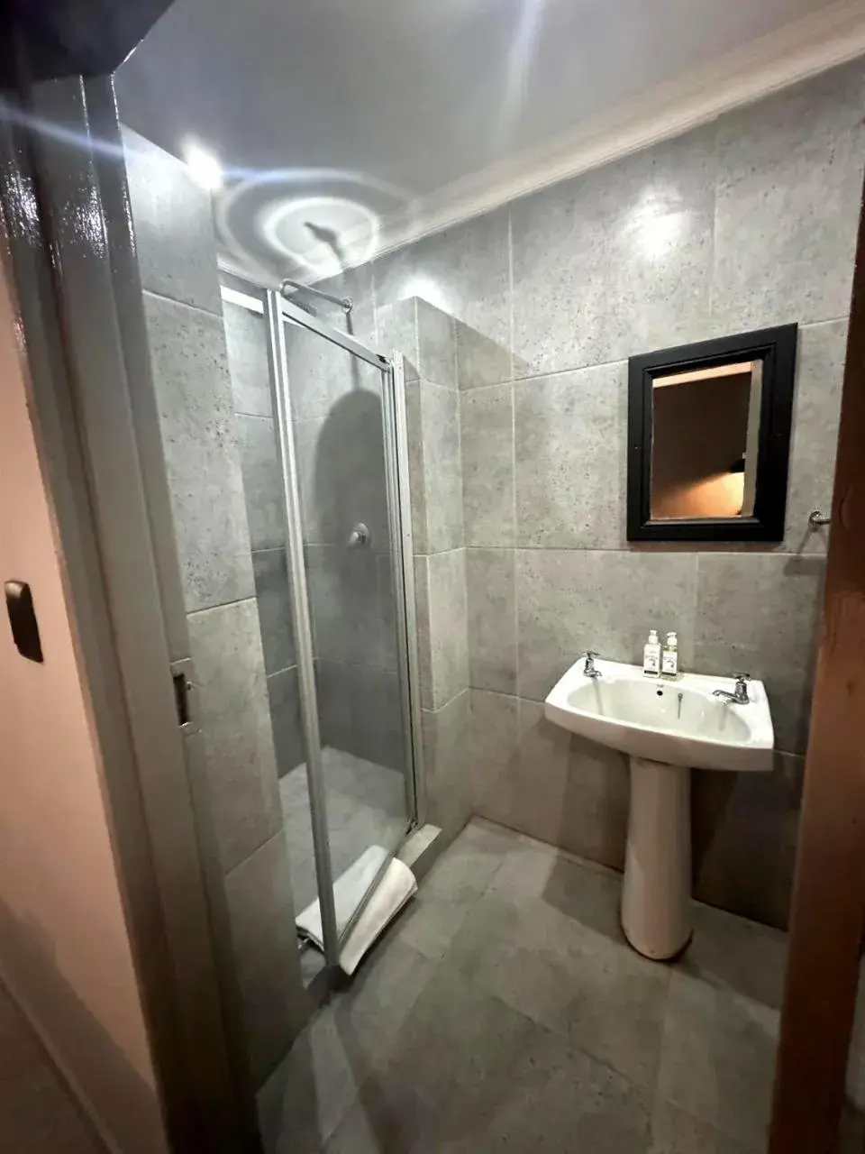 Standard Double Room in Shangri-La Country Hotel & Spa Standard Double Room in Shangri-La Country Hotel & Spa