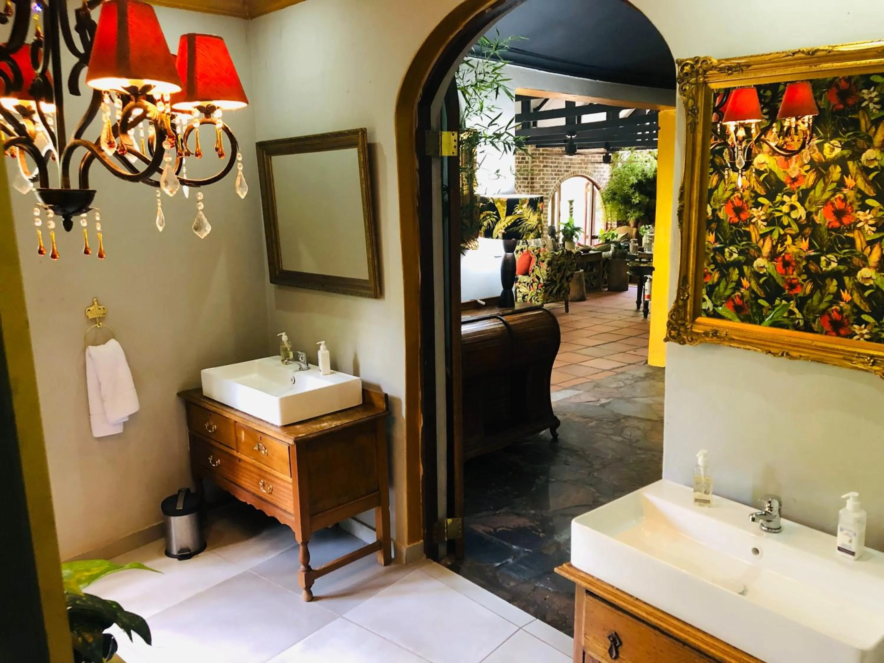 Toilet in Shangri-La Country Hotel & Spa