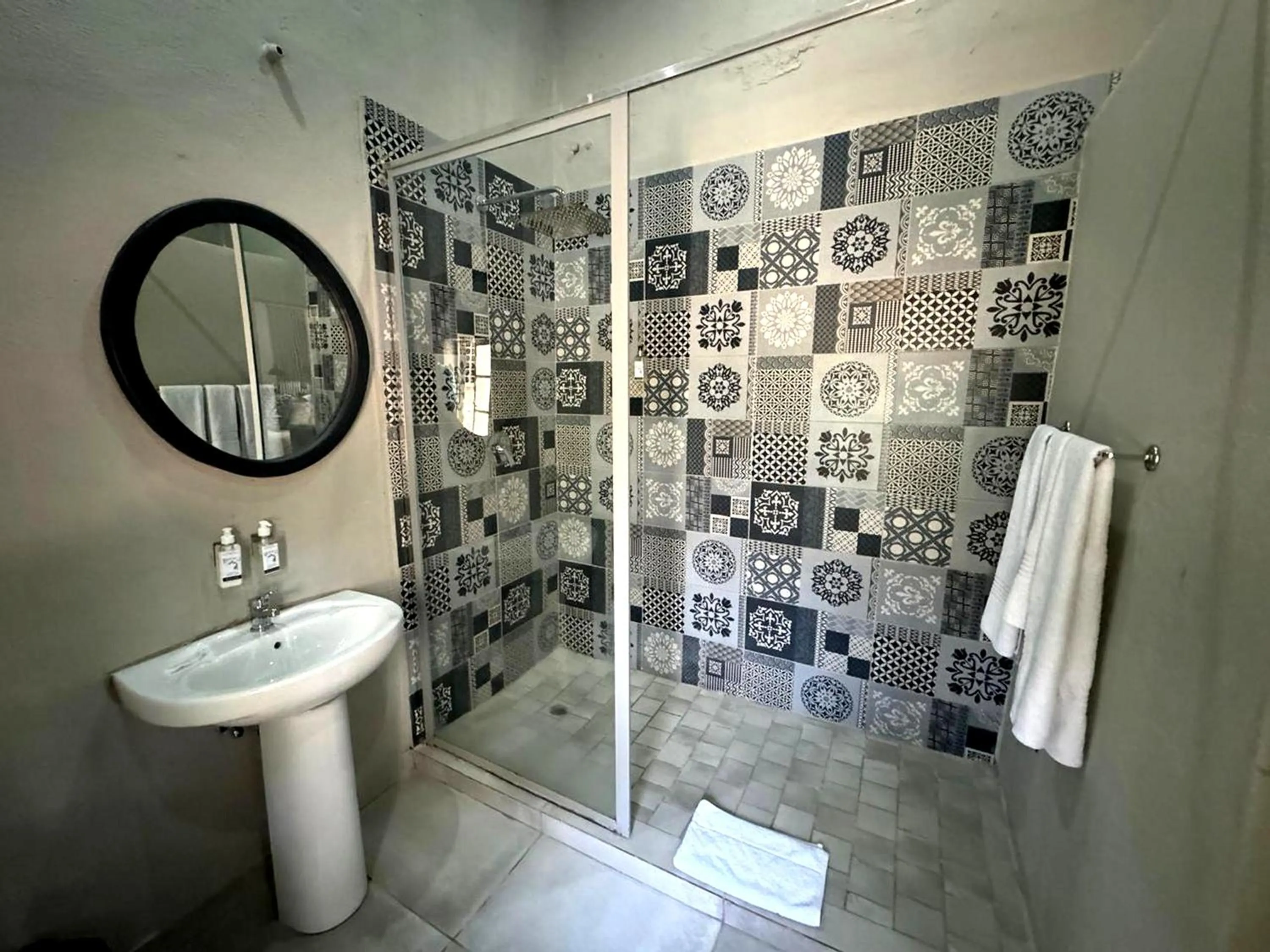 Bathroom in Shangri-La Country Hotel & Spa