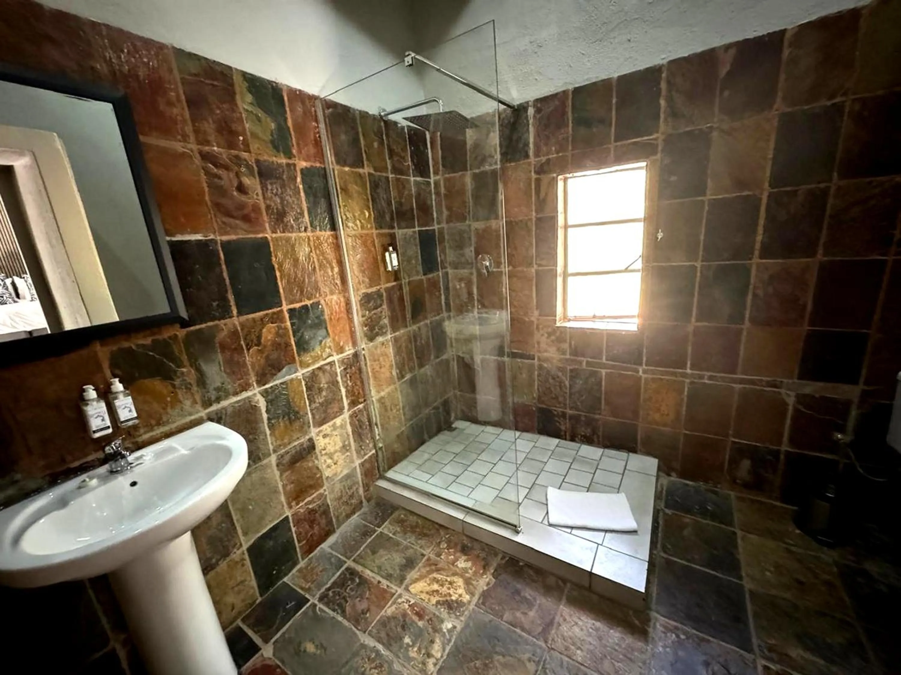 Bathroom in Shangri-La Country Hotel & Spa