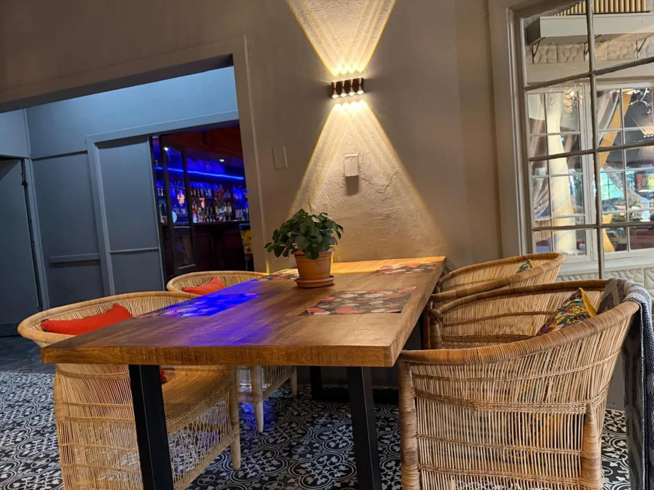 Restaurant/places to eat in Shangri-La Country Hotel & Spa