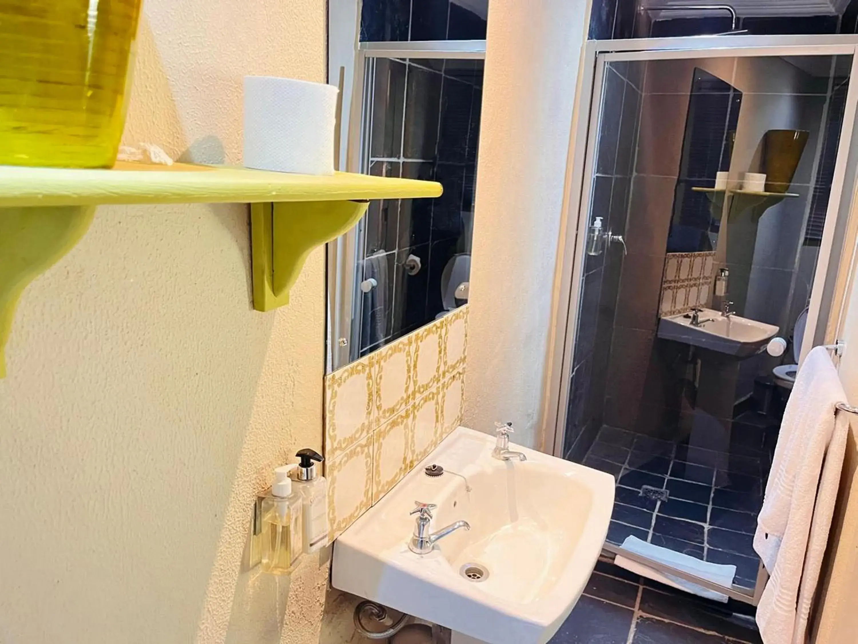 Basic Room in Shangri-La Country Hotel & Spa Basic Room in Shangri-La Country Hotel & Spa