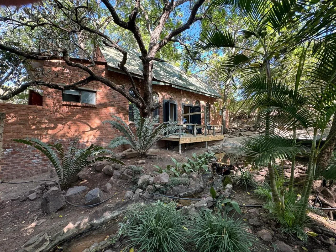 Bedroom in Shangri-La Country Hotel & Spa