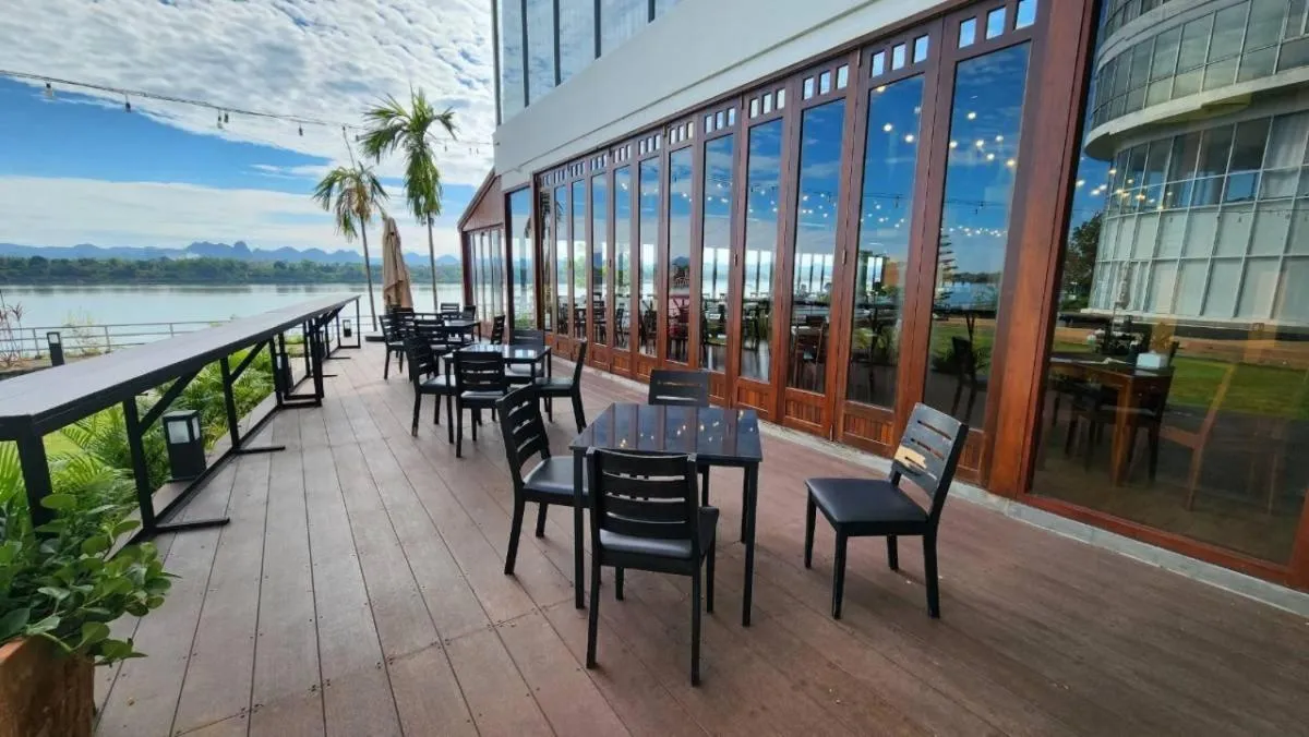 Restaurant/places to eat in Blu Hotel