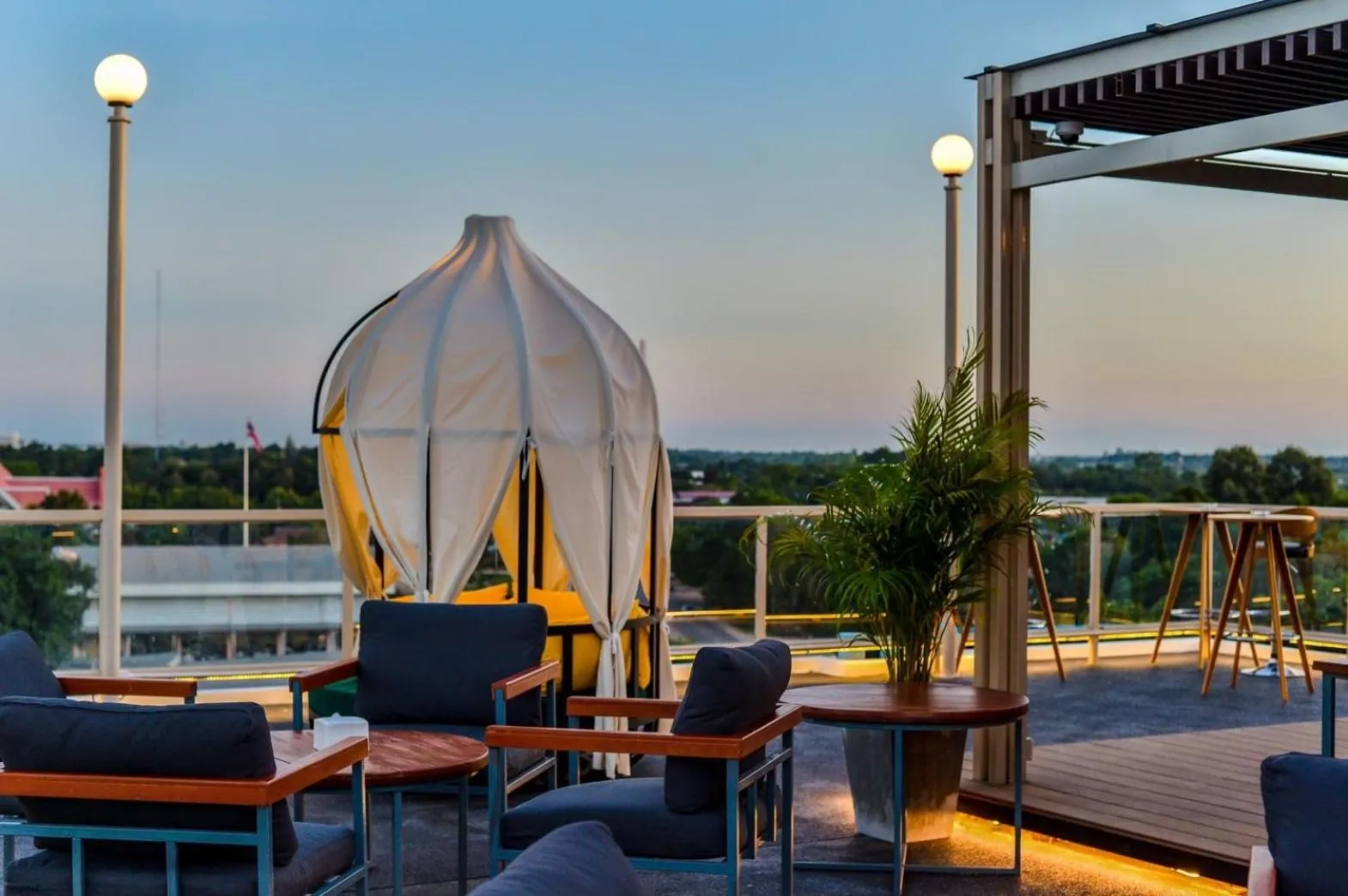 Restaurant/places to eat in Blu Hotel