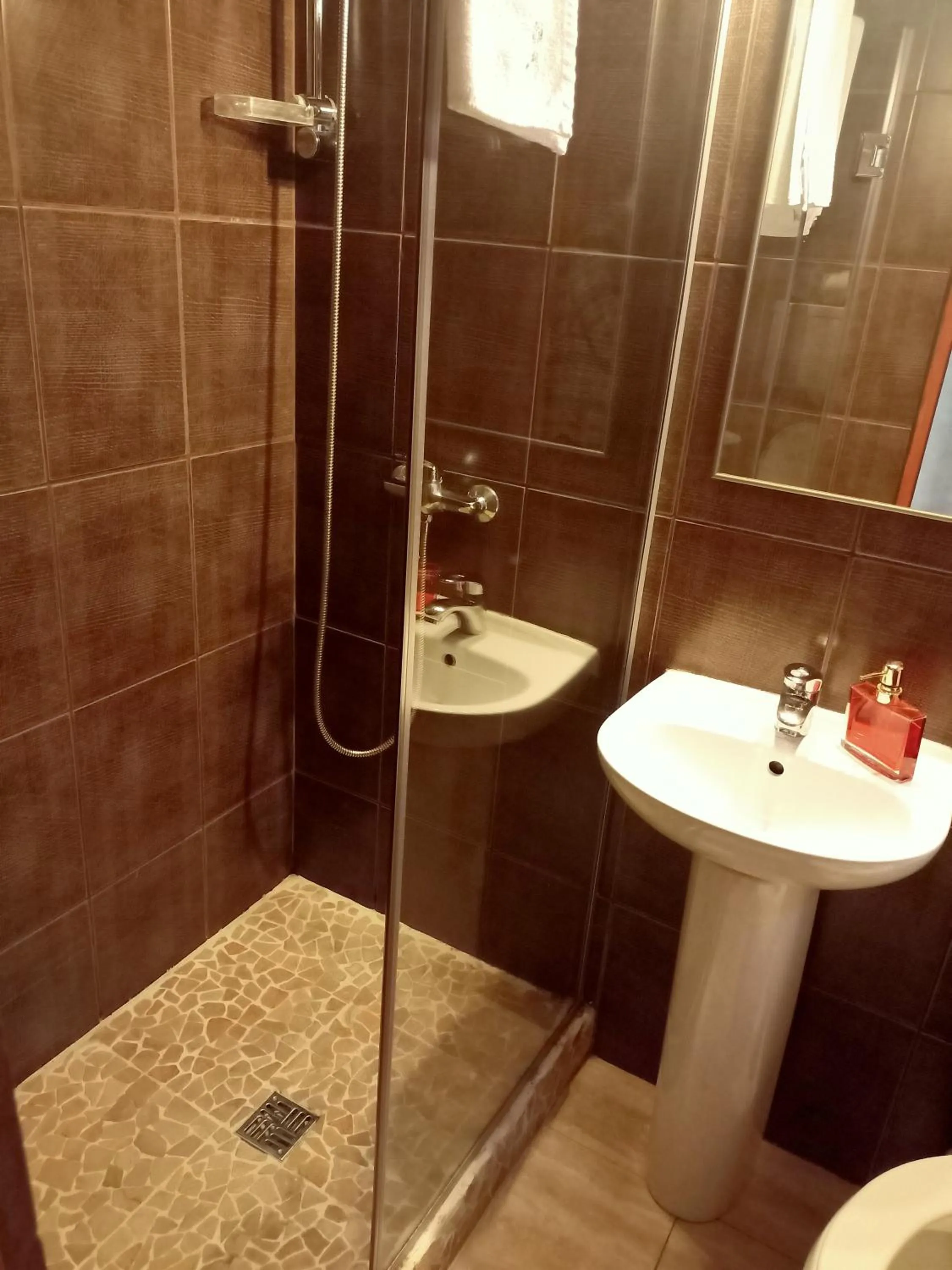 Shower in Avalon Rooms