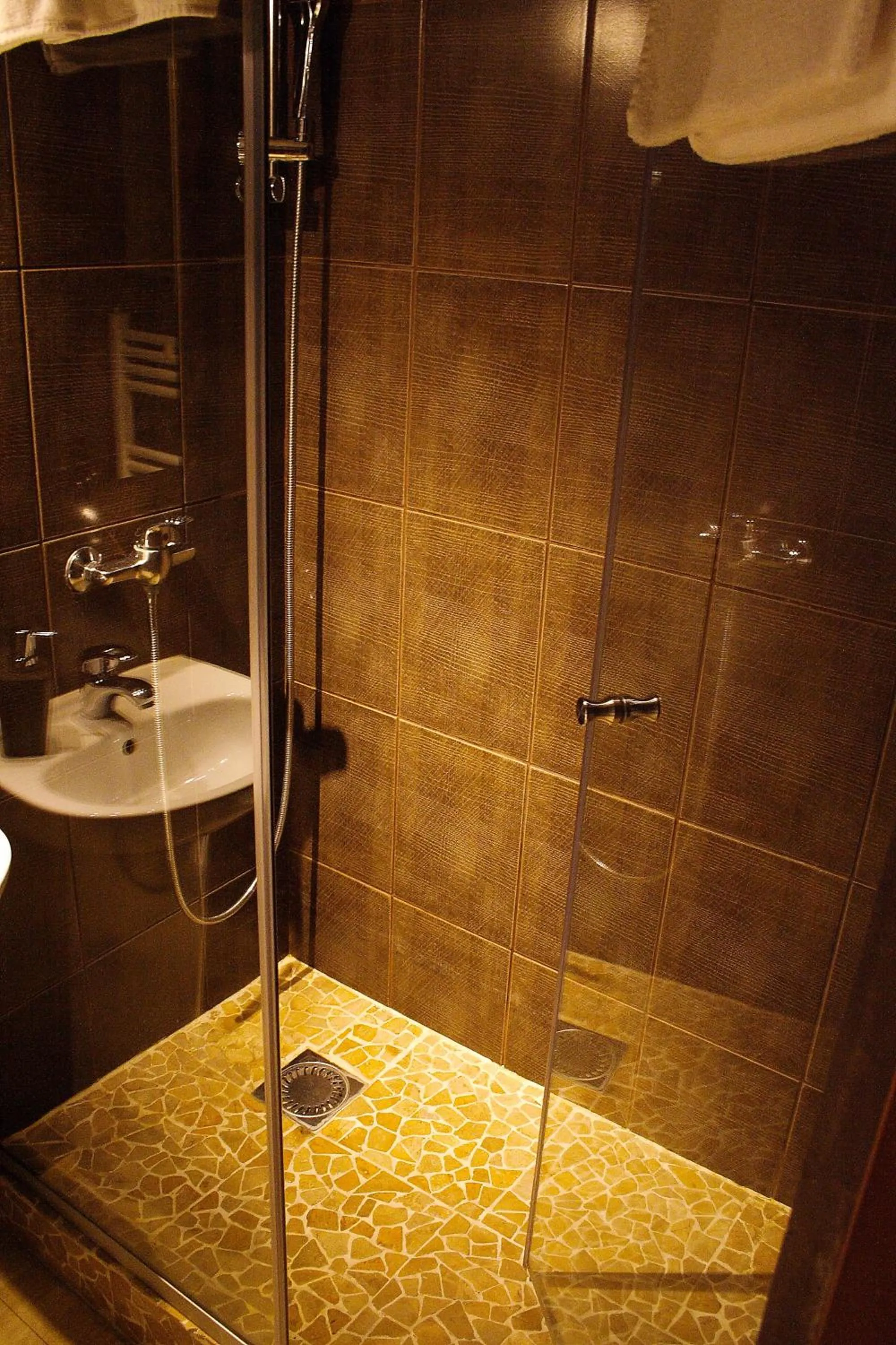 Bathroom in Avalon Rooms