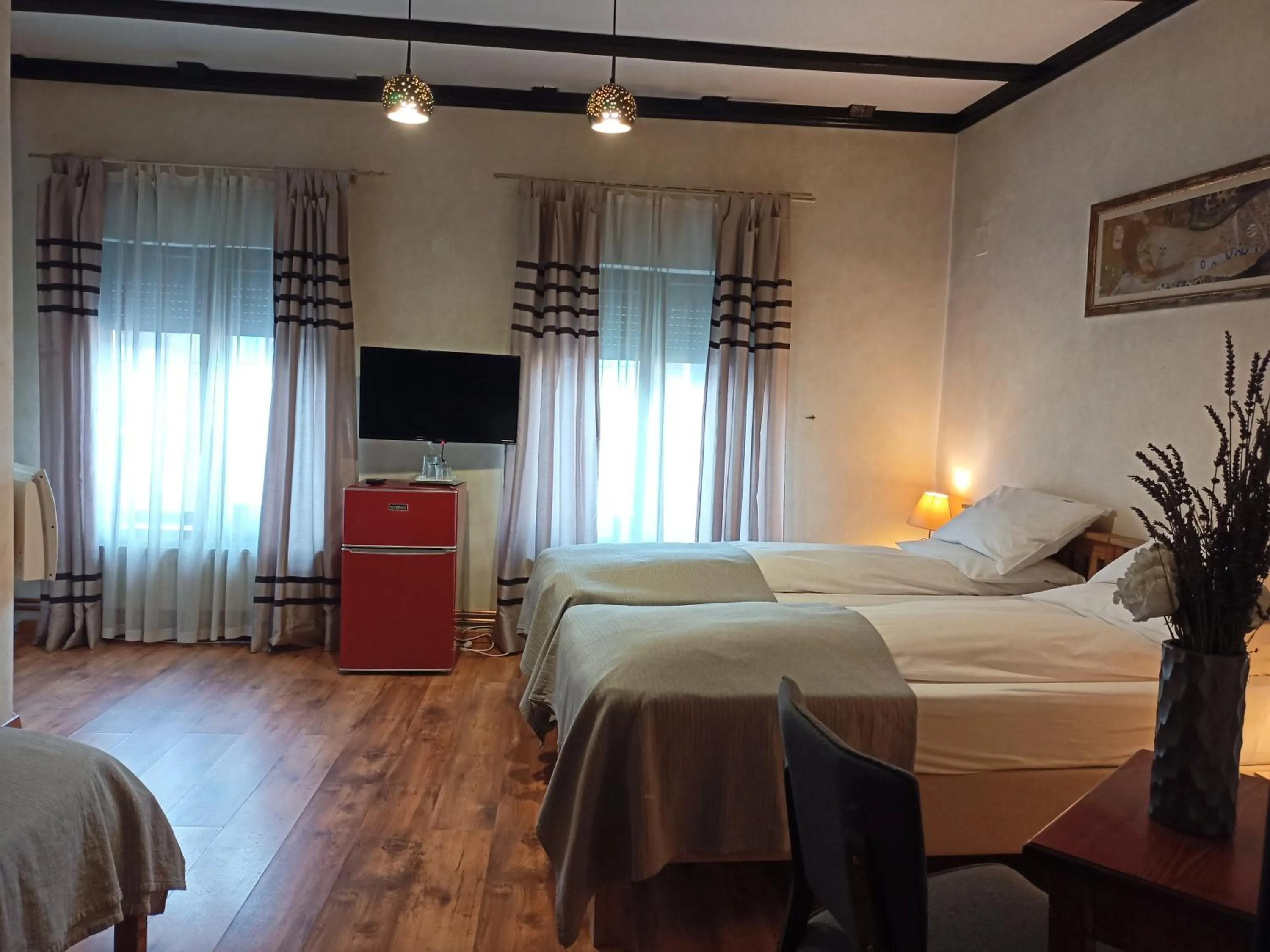 TV and multimedia, Bed in Avalon Rooms