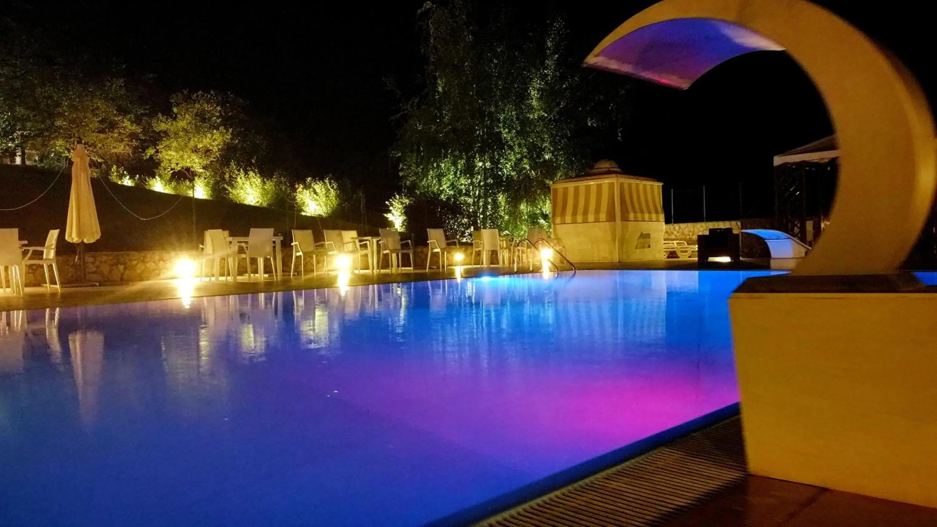 Swimming pool in Sotto Il Cielo Hotel