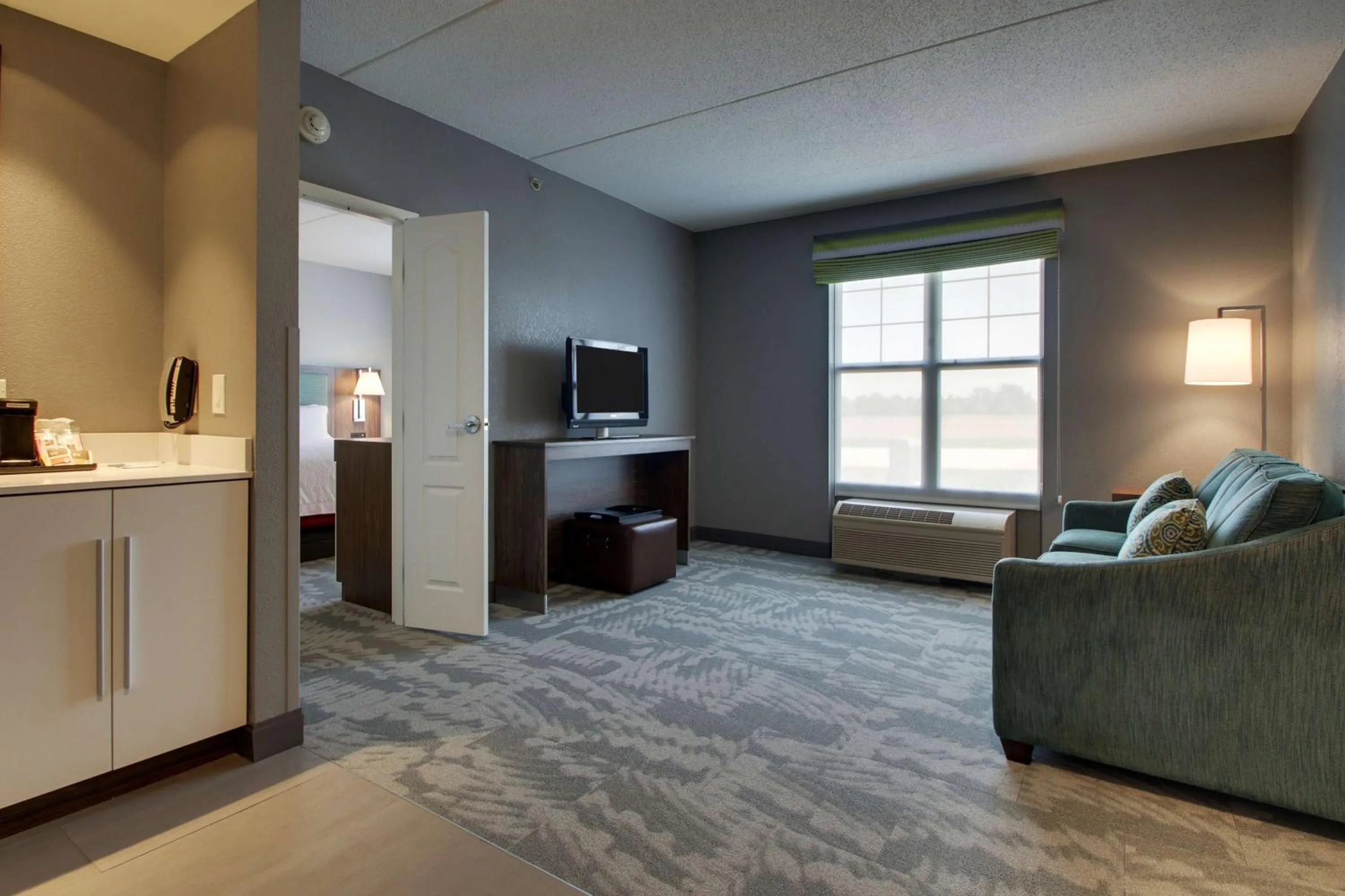 Living room in Hampton Inn & Suites Chicago/Aurora