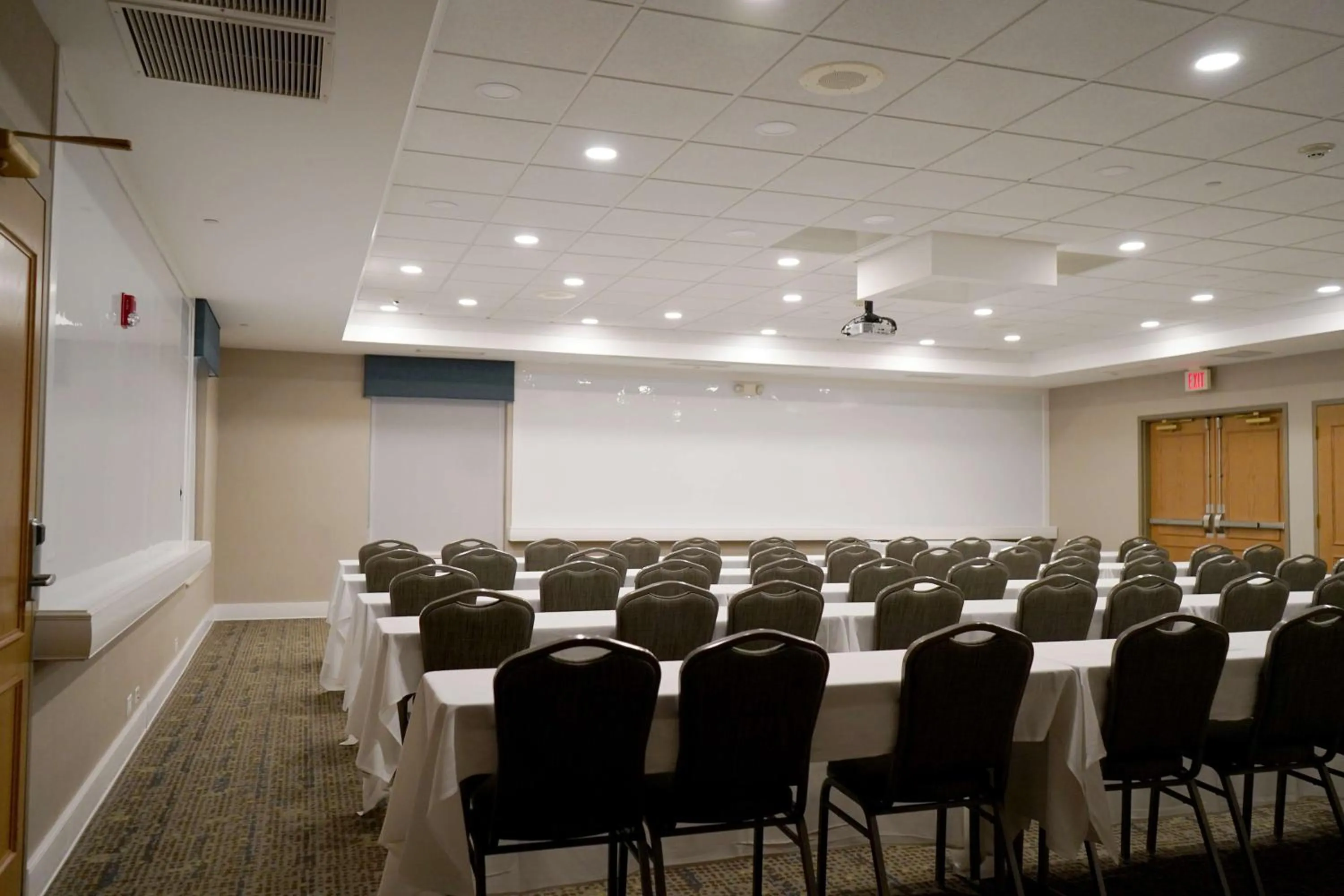 Meeting/conference room in Hampton Inn & Suites Chicago/Aurora