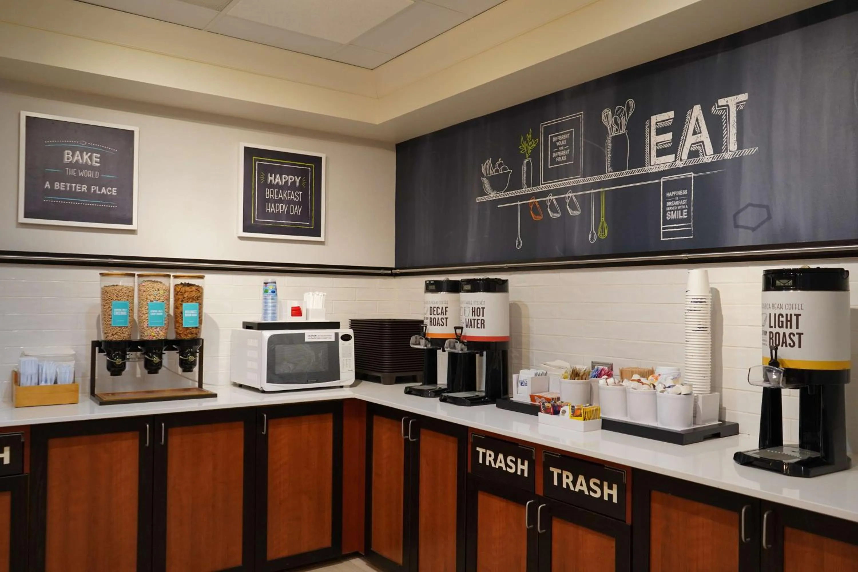 Breakfast in Hampton Inn & Suites Chicago/Aurora