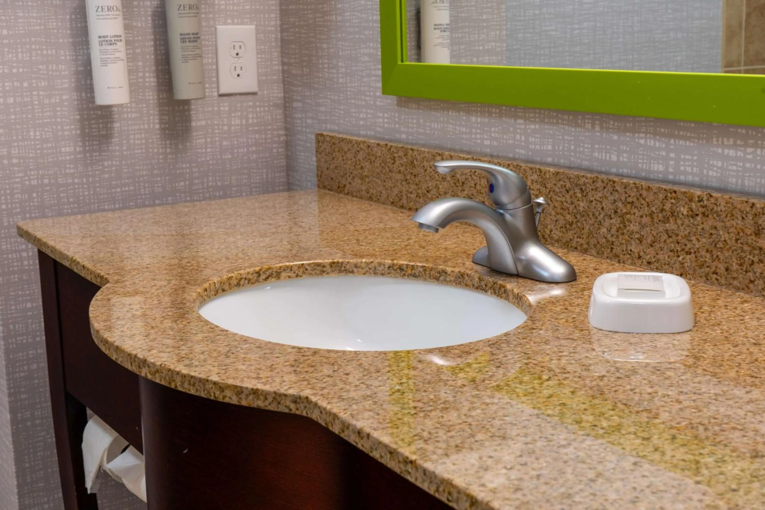 Bathroom in Hampton Inn Elkhorn Lake Geneva Area