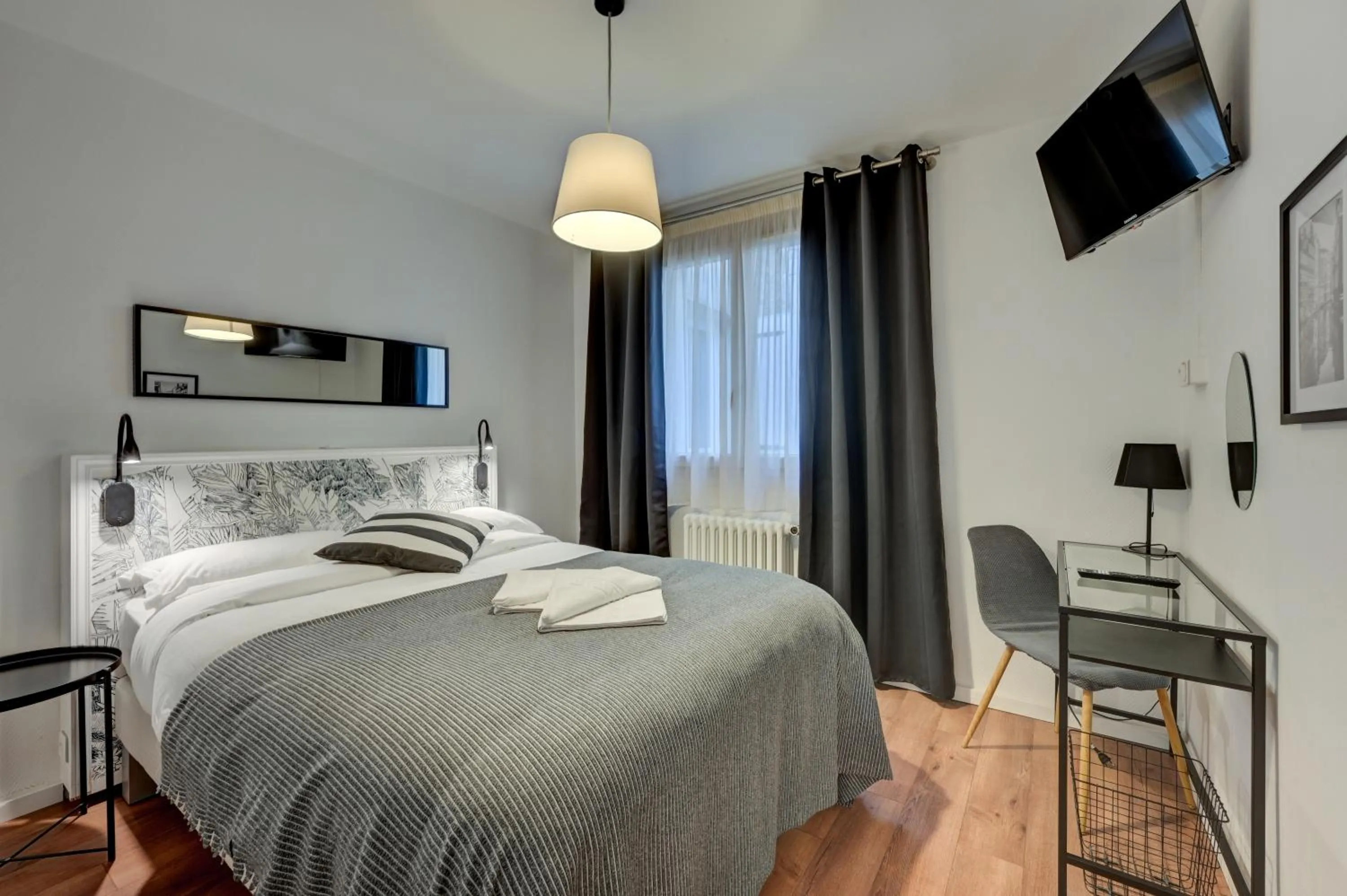 Bedroom, Bed in Hôtel Paul