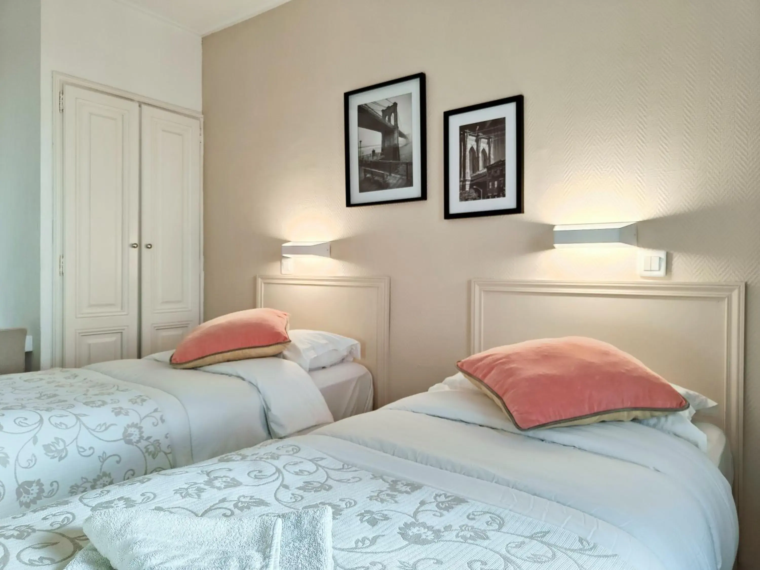 Twin Room in Hôtel Paul Twin Room in Hôtel Paul