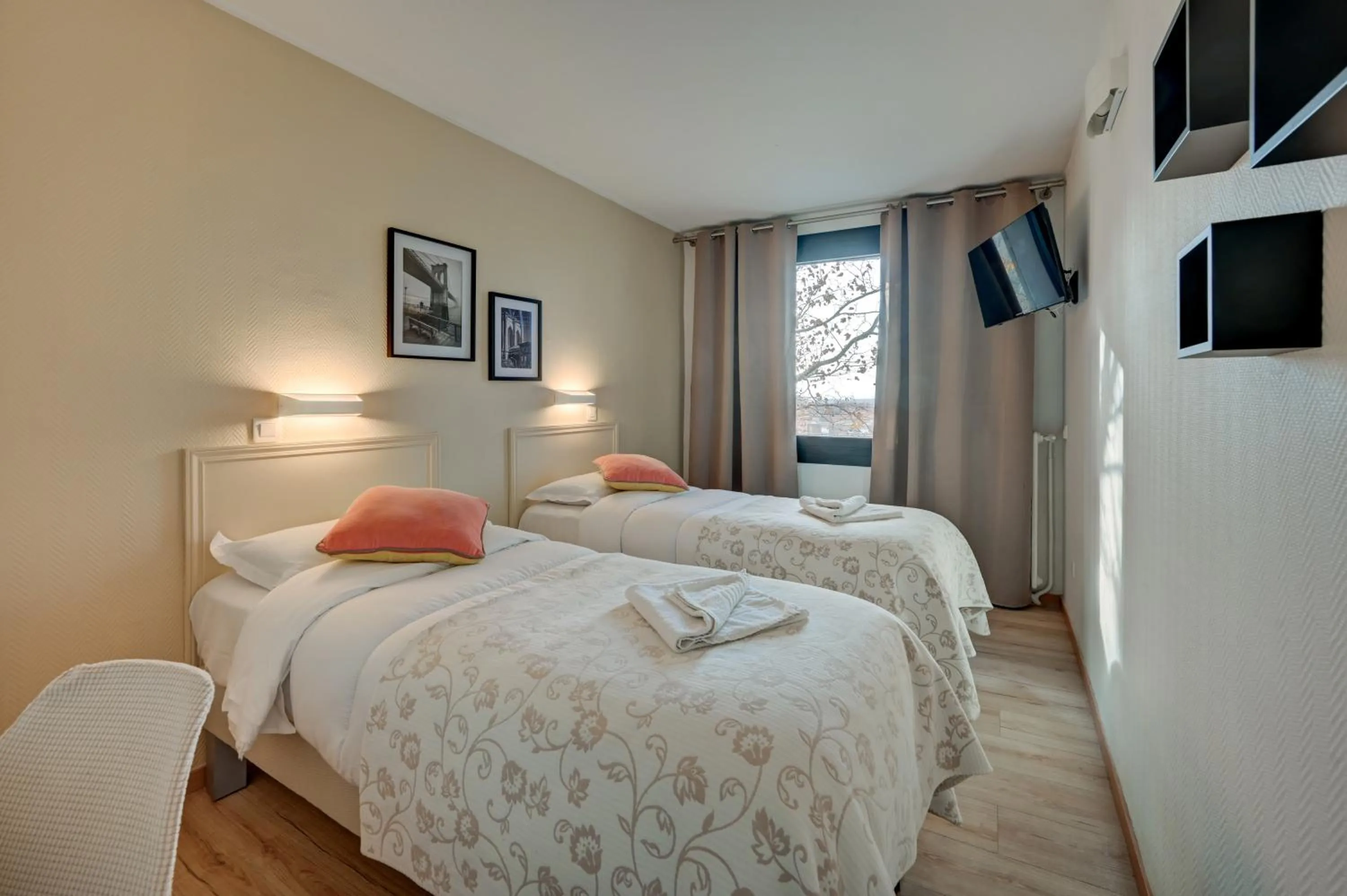 Bedroom, Bed in Hôtel Paul