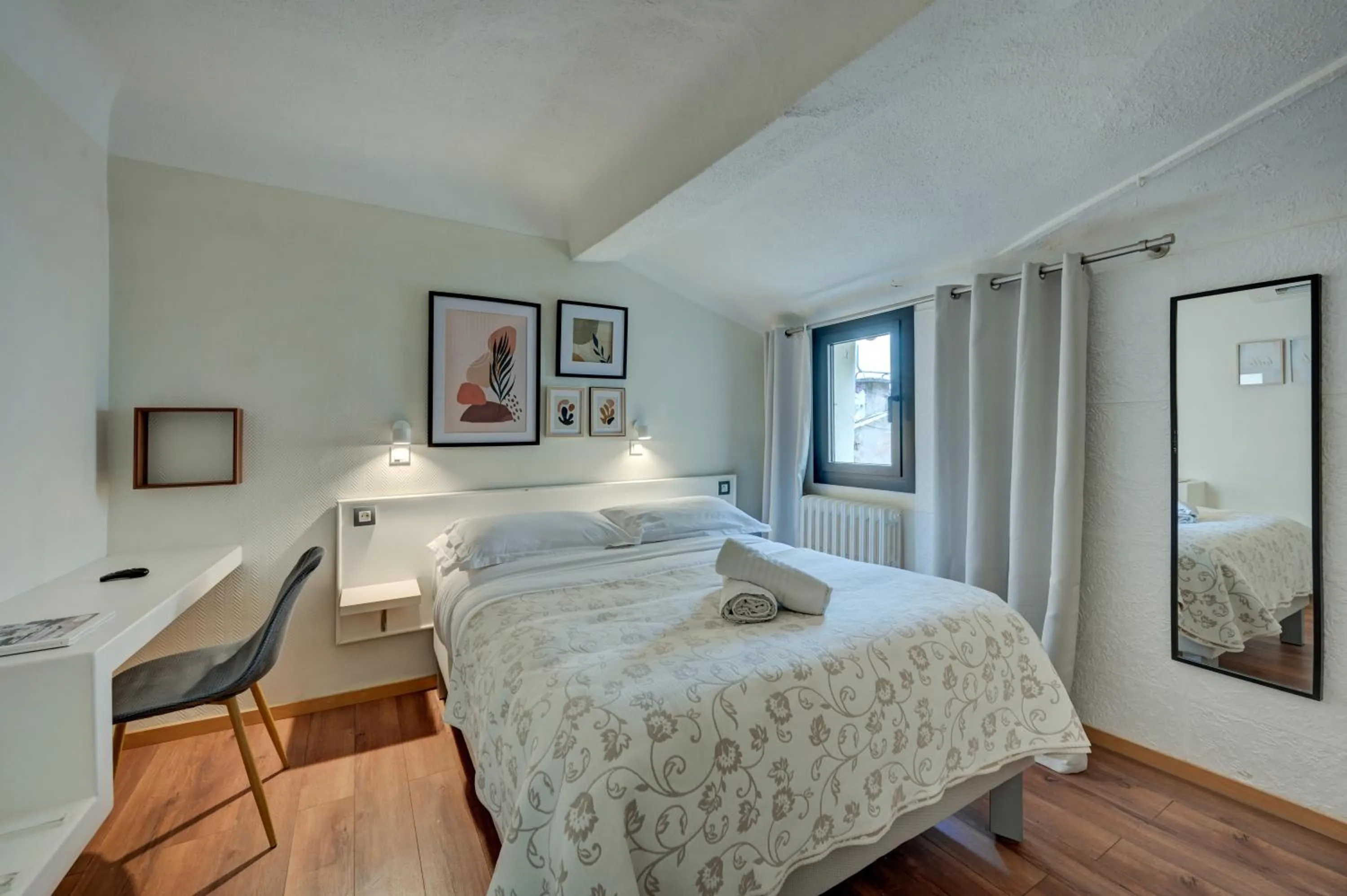 Bedroom, Bed in Hôtel Paul