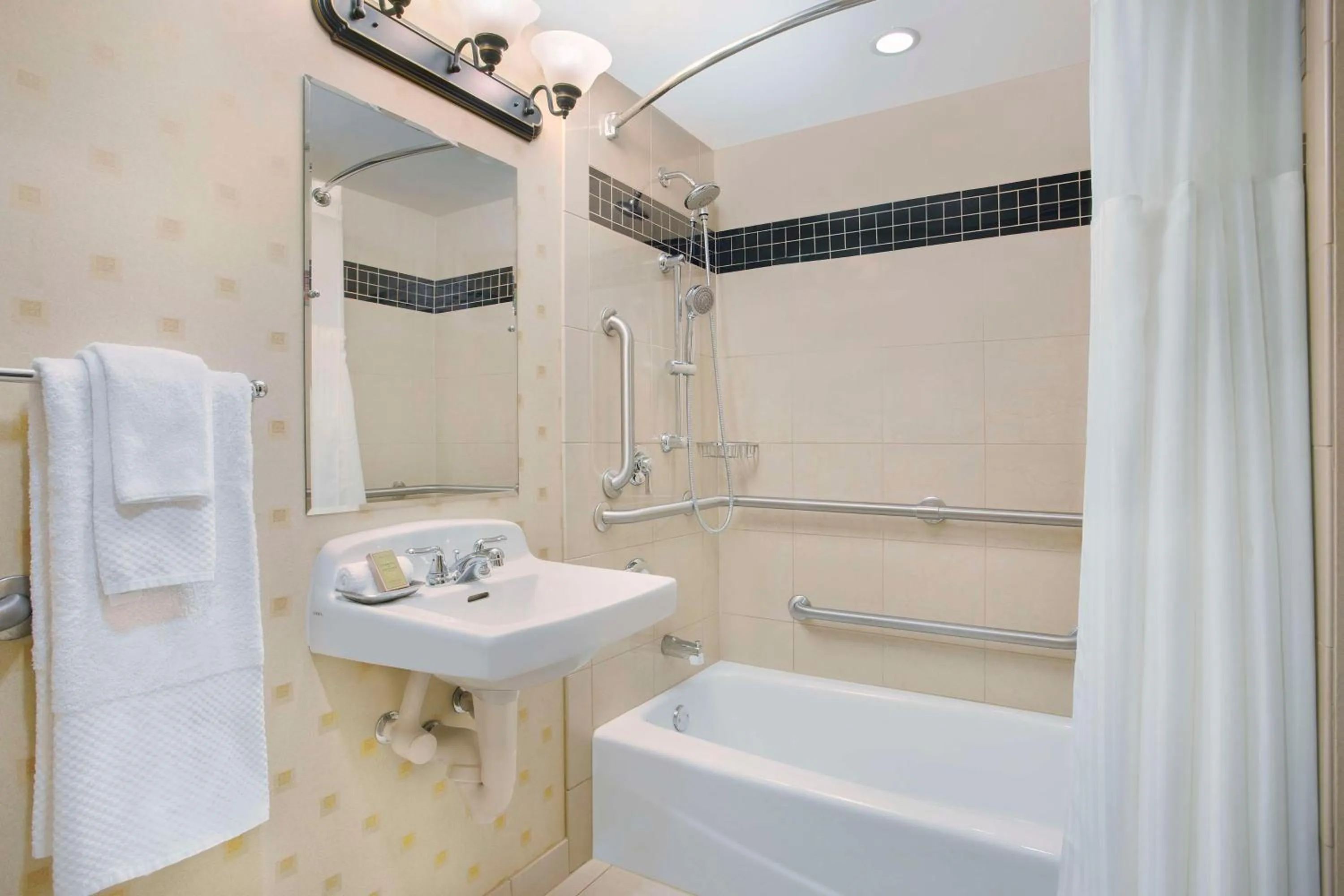 Bathroom in Hilton Chicago O'Hare Airport