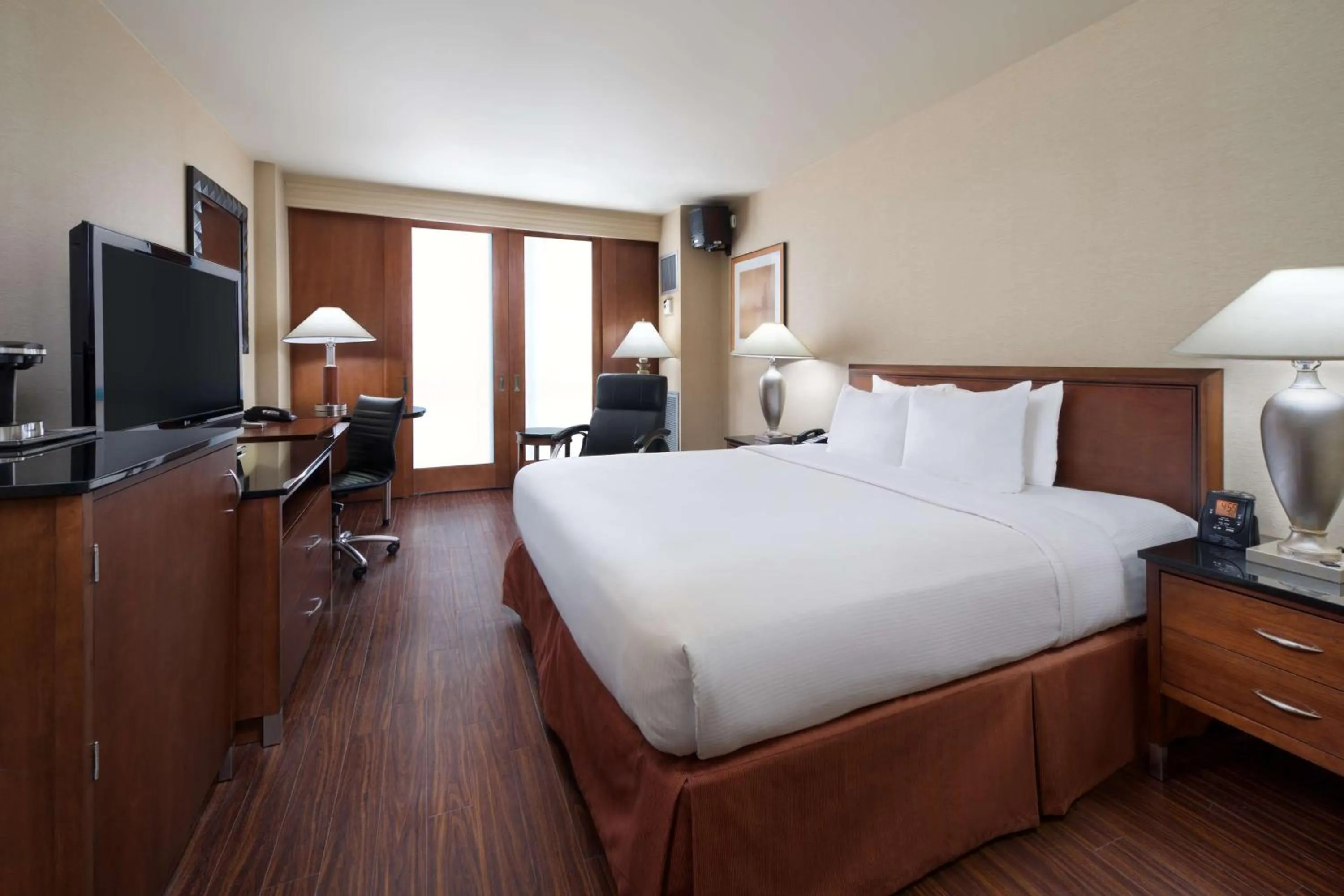 Bed in Hilton Chicago O'Hare Airport