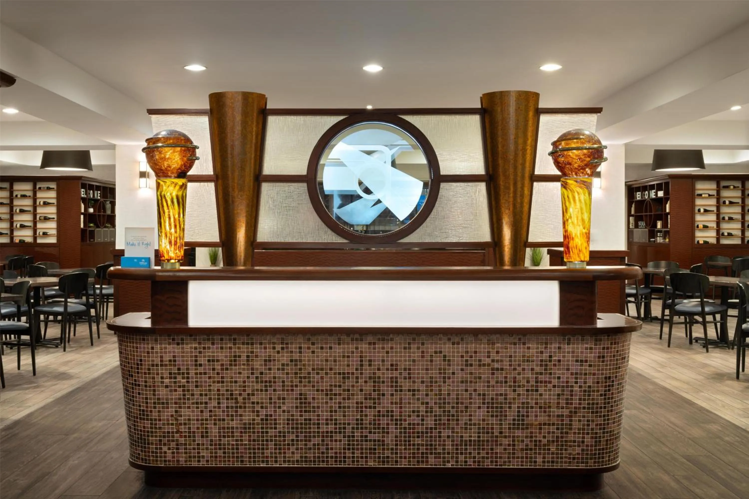 Restaurant/places to eat in Hilton Chicago O'Hare Airport