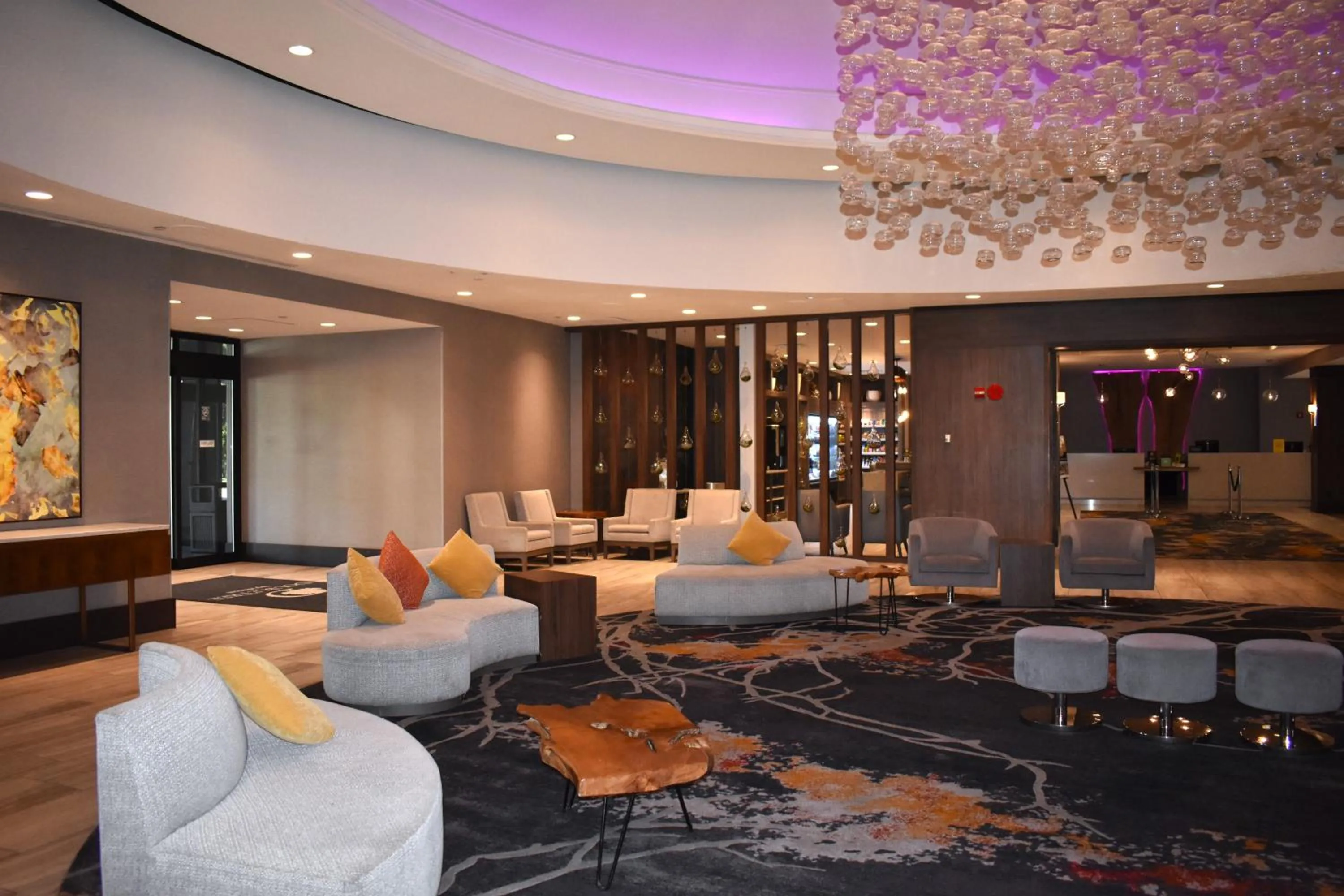 Lobby or reception in DoubleTree by Hilton Chicago - Oak Brook