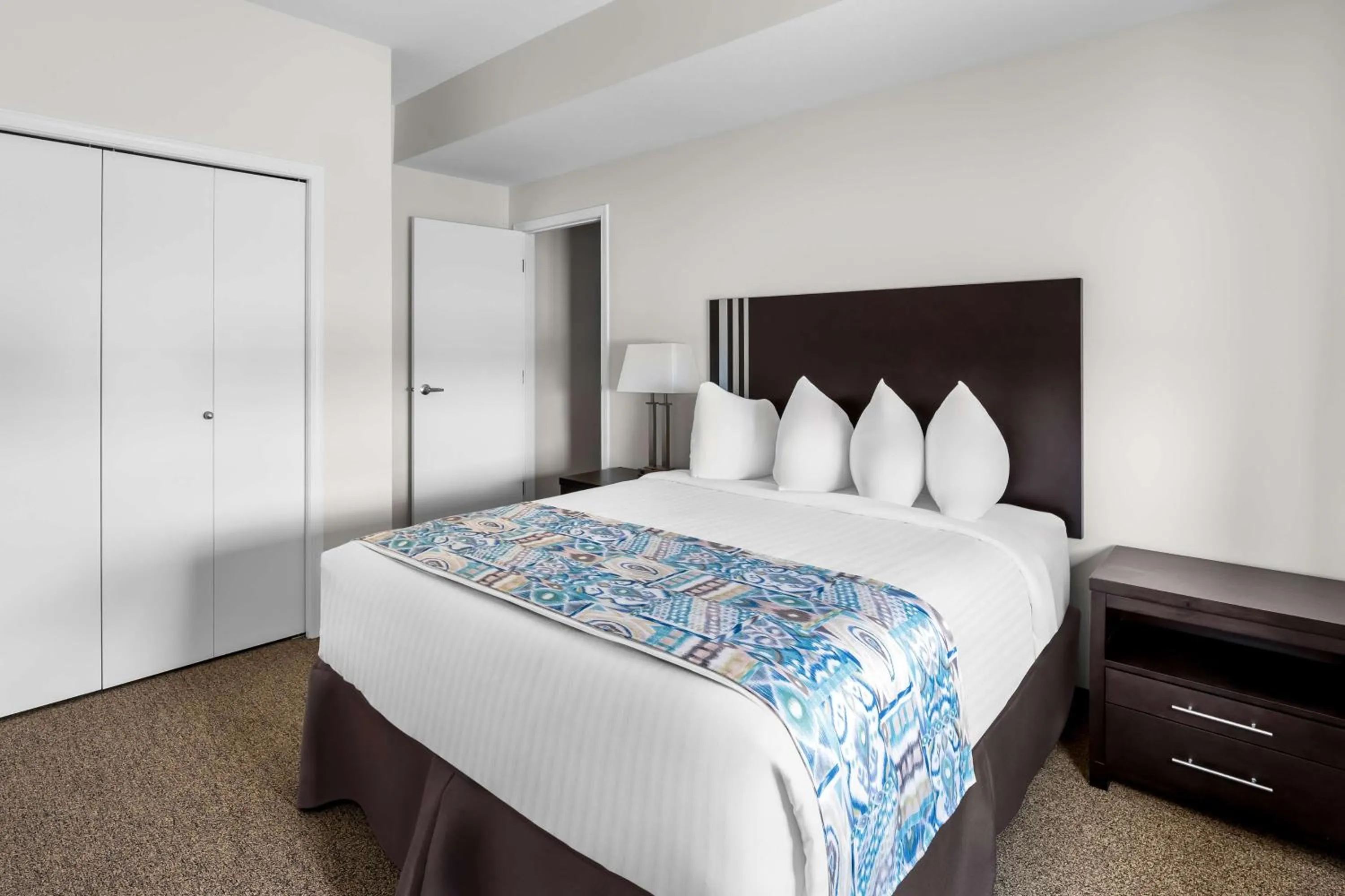 Photo of the whole room, Bed in SureStay Studio by Best Western Hardisty