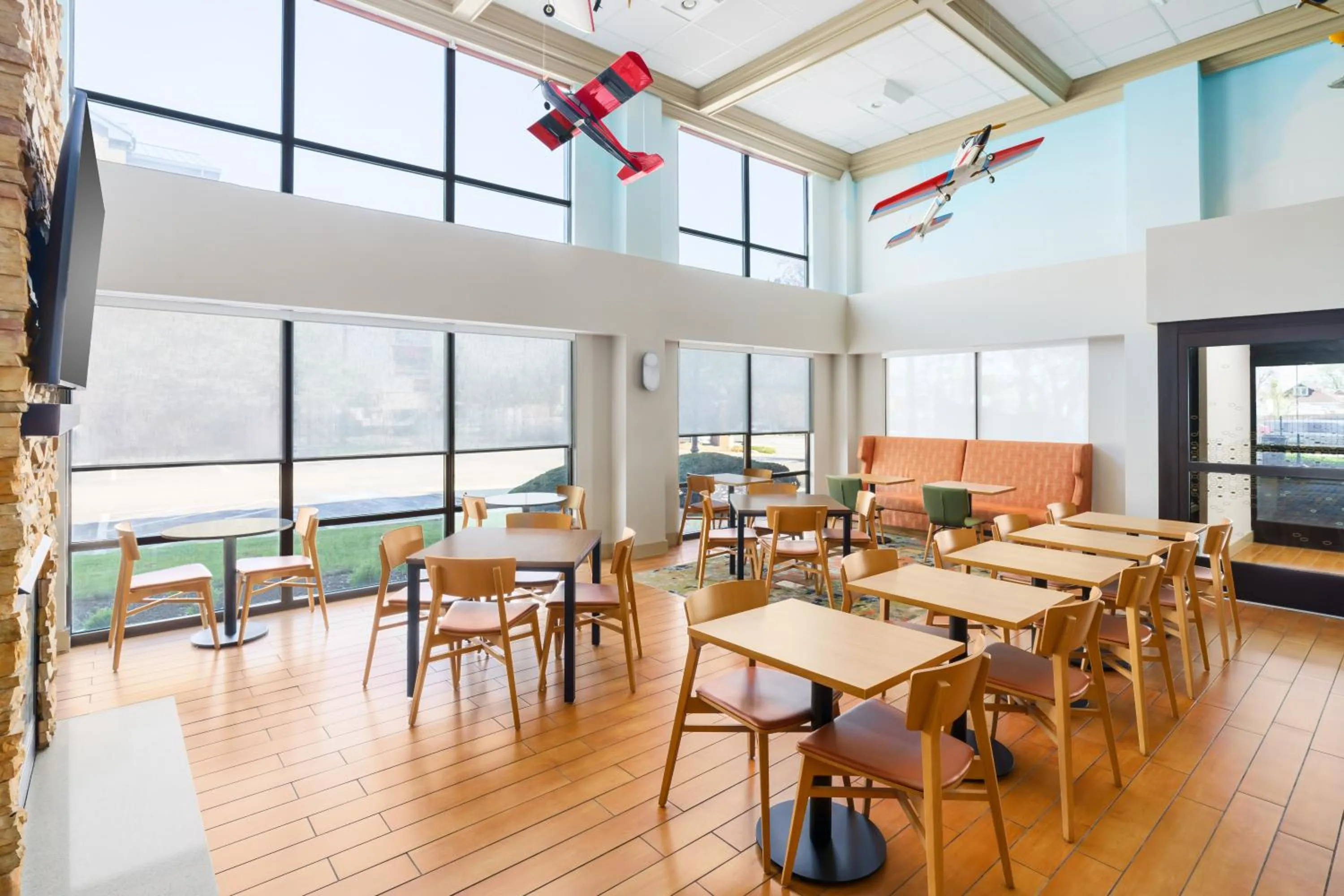 Lobby or reception in Hampton Inn Chicago-Midway Airport