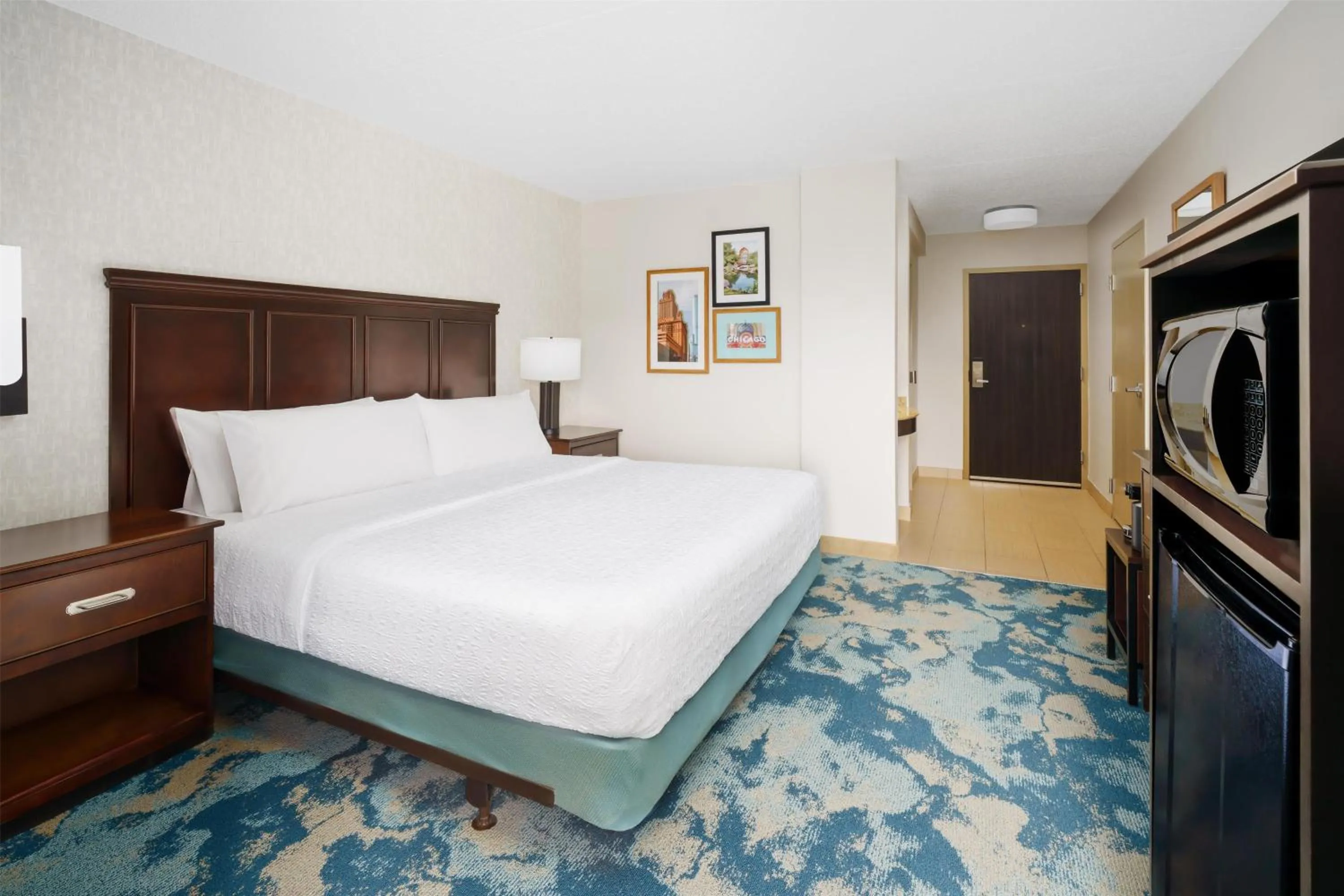 Bed in Hampton Inn Chicago-Midway Airport