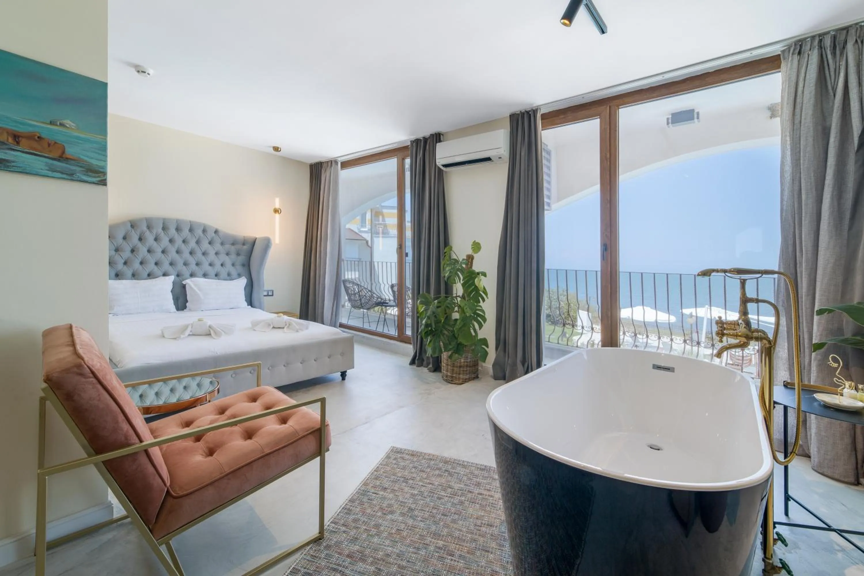 Seating area, Bed in Relax Sozopol