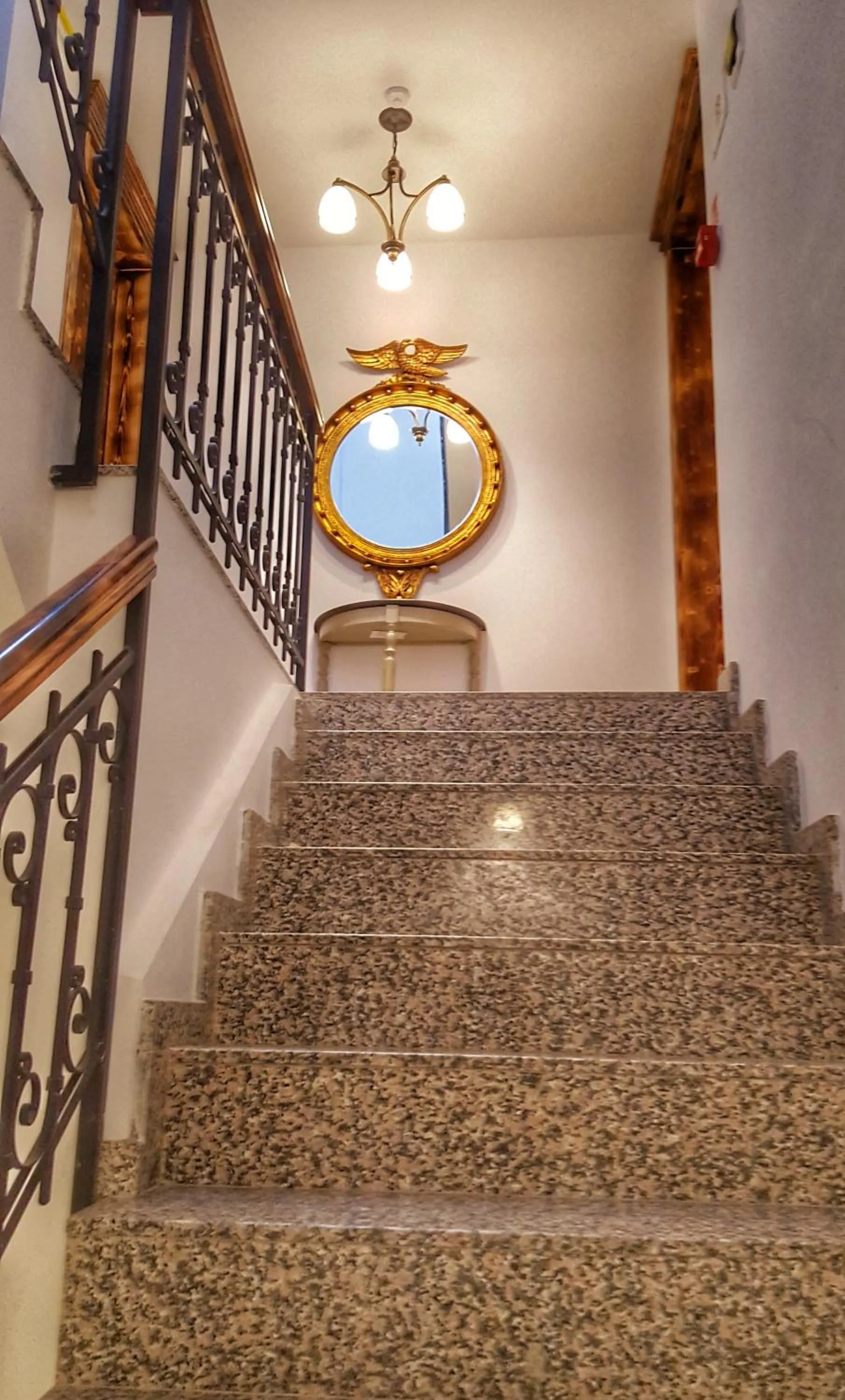 Floor plan in Windmill Studios by Rembrandt Old Town