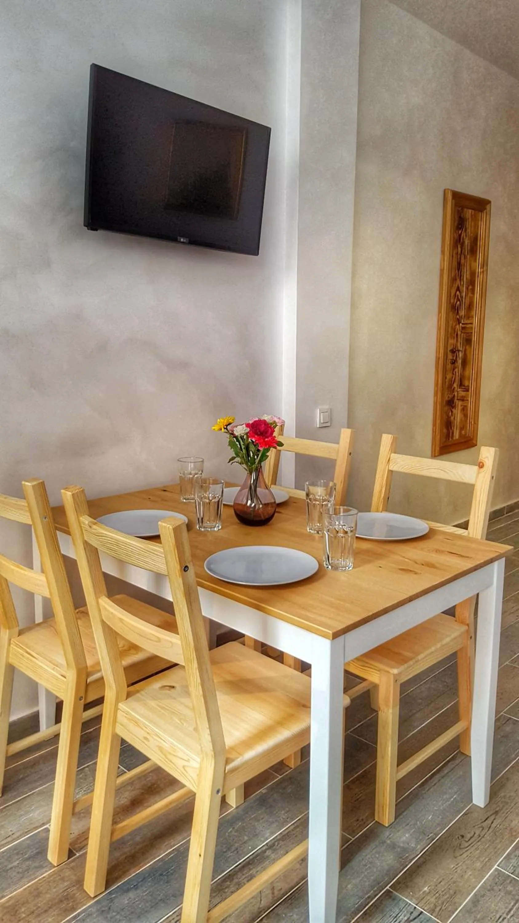 Dining area in Windmill Studios by Rembrandt Old Town