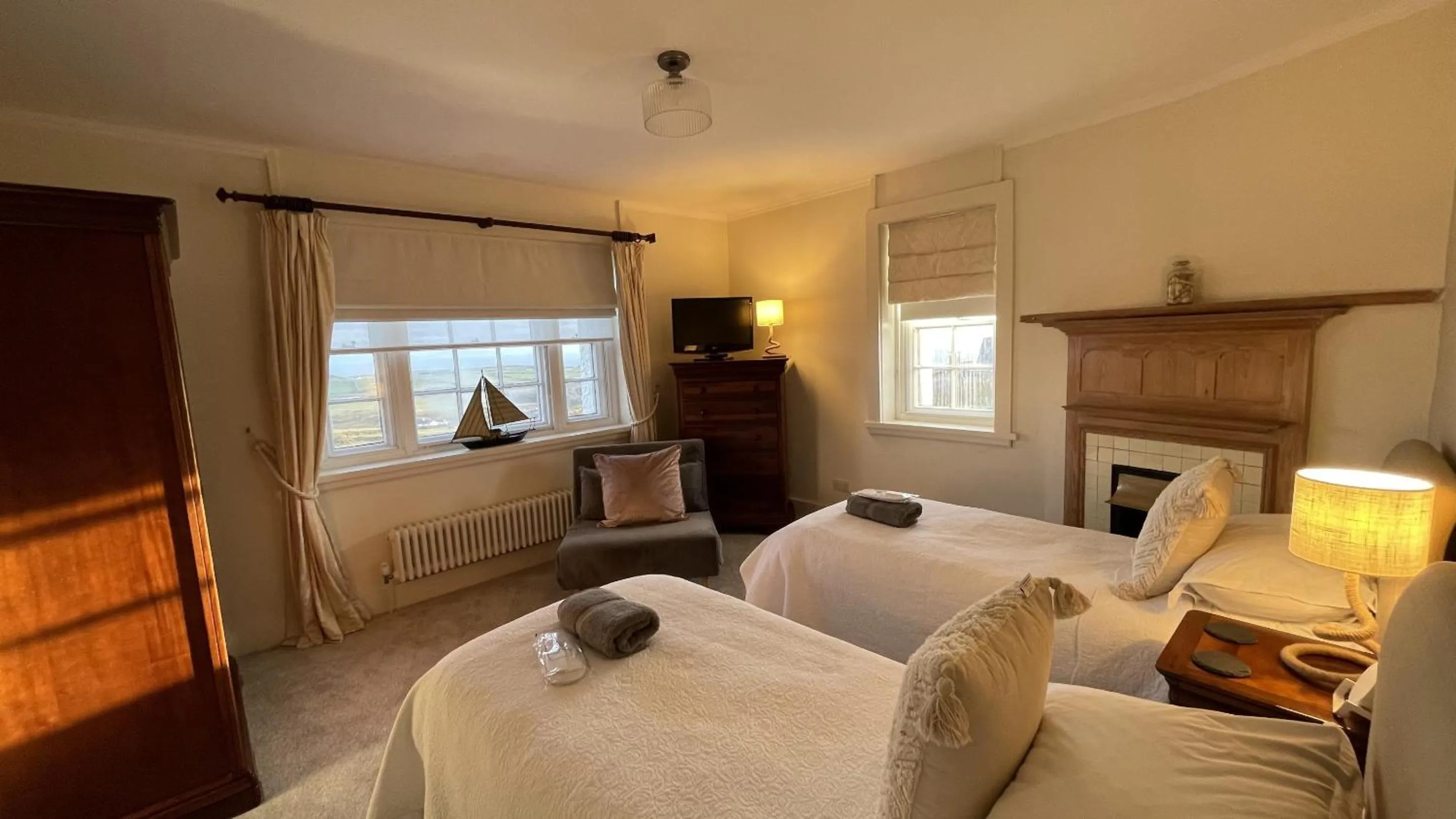 Bedroom, Bed in Tan Y Cytiau