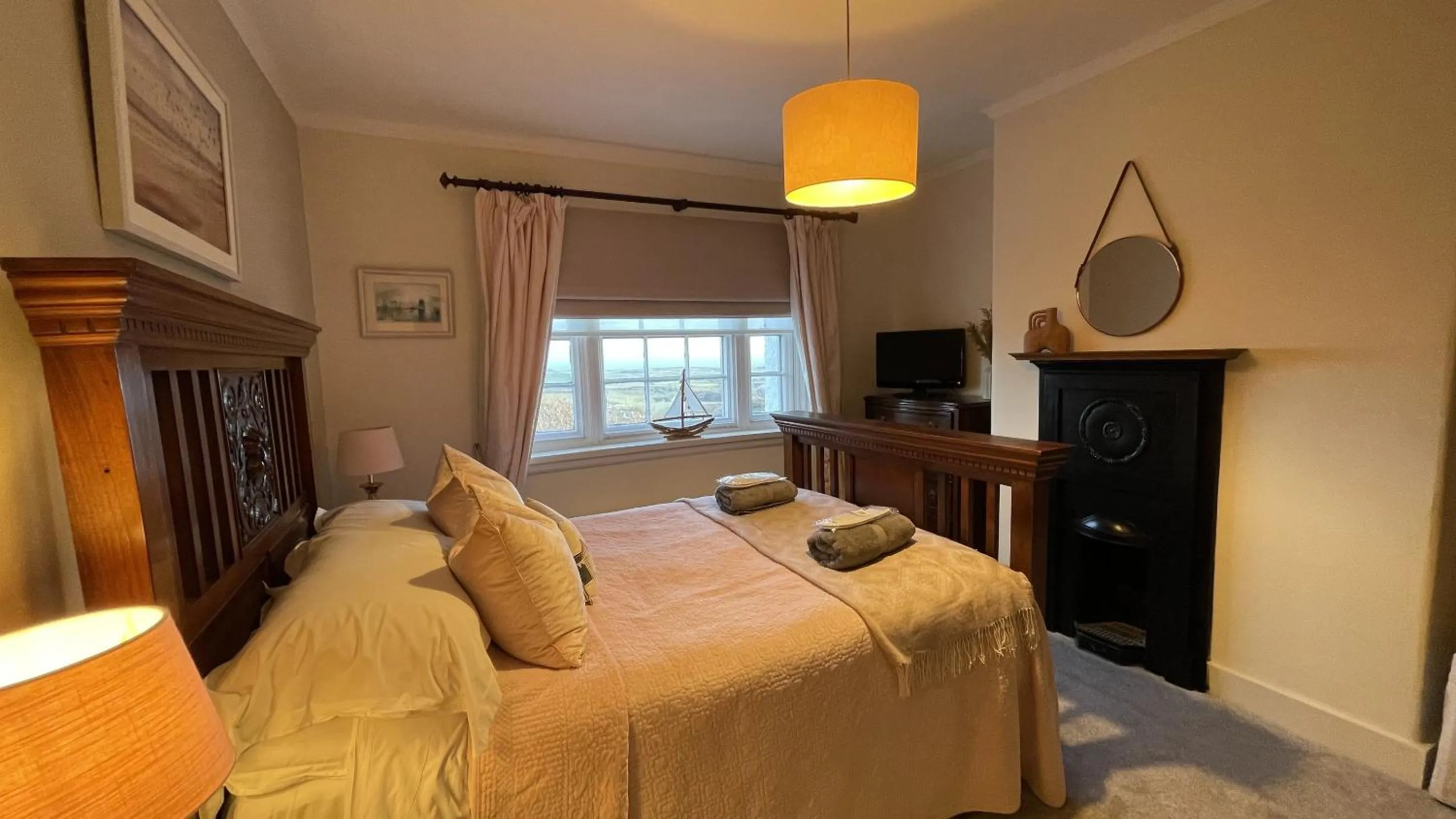 Bedroom, Bed in Tan Y Cytiau