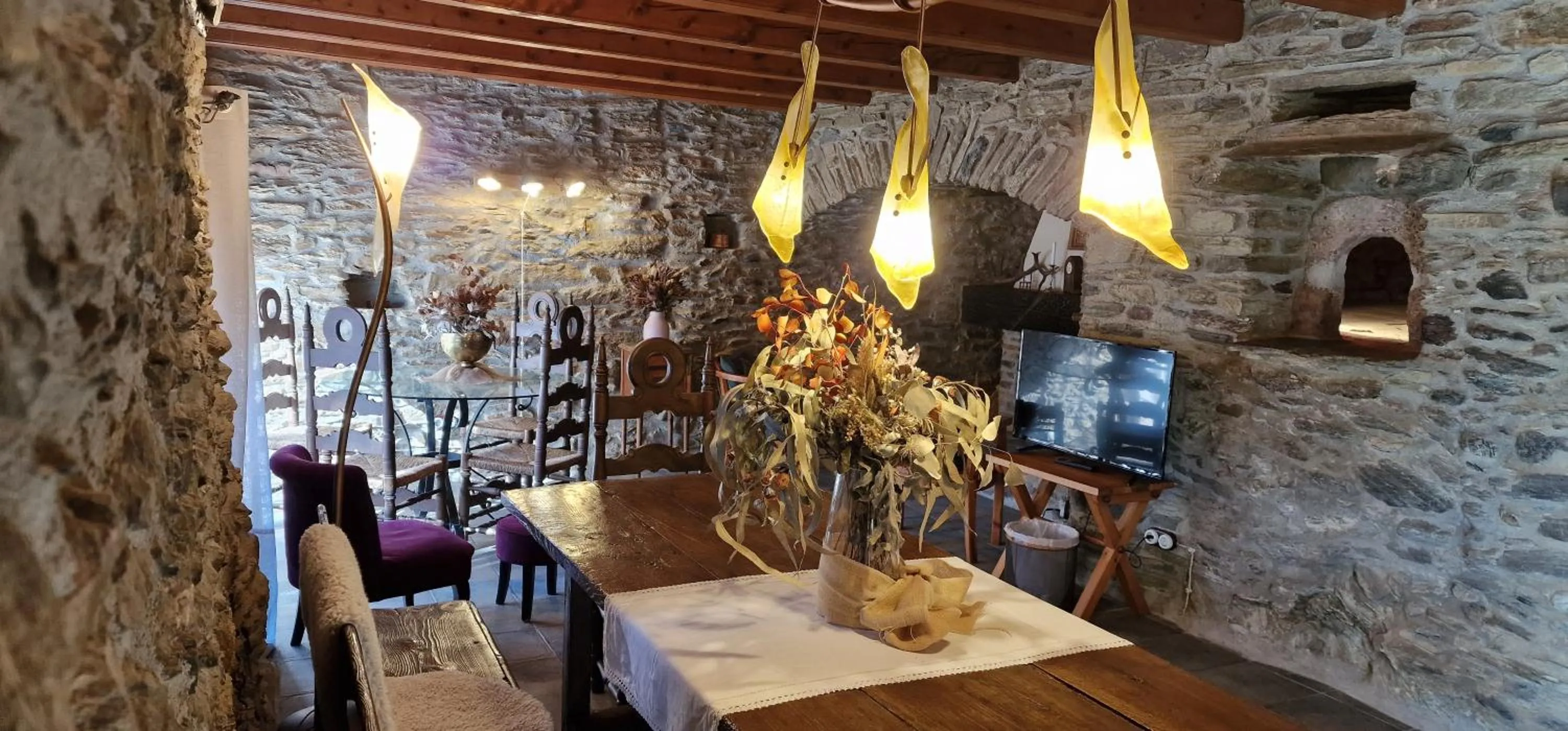 Restaurant/places to eat in Mas D'en Roqueta