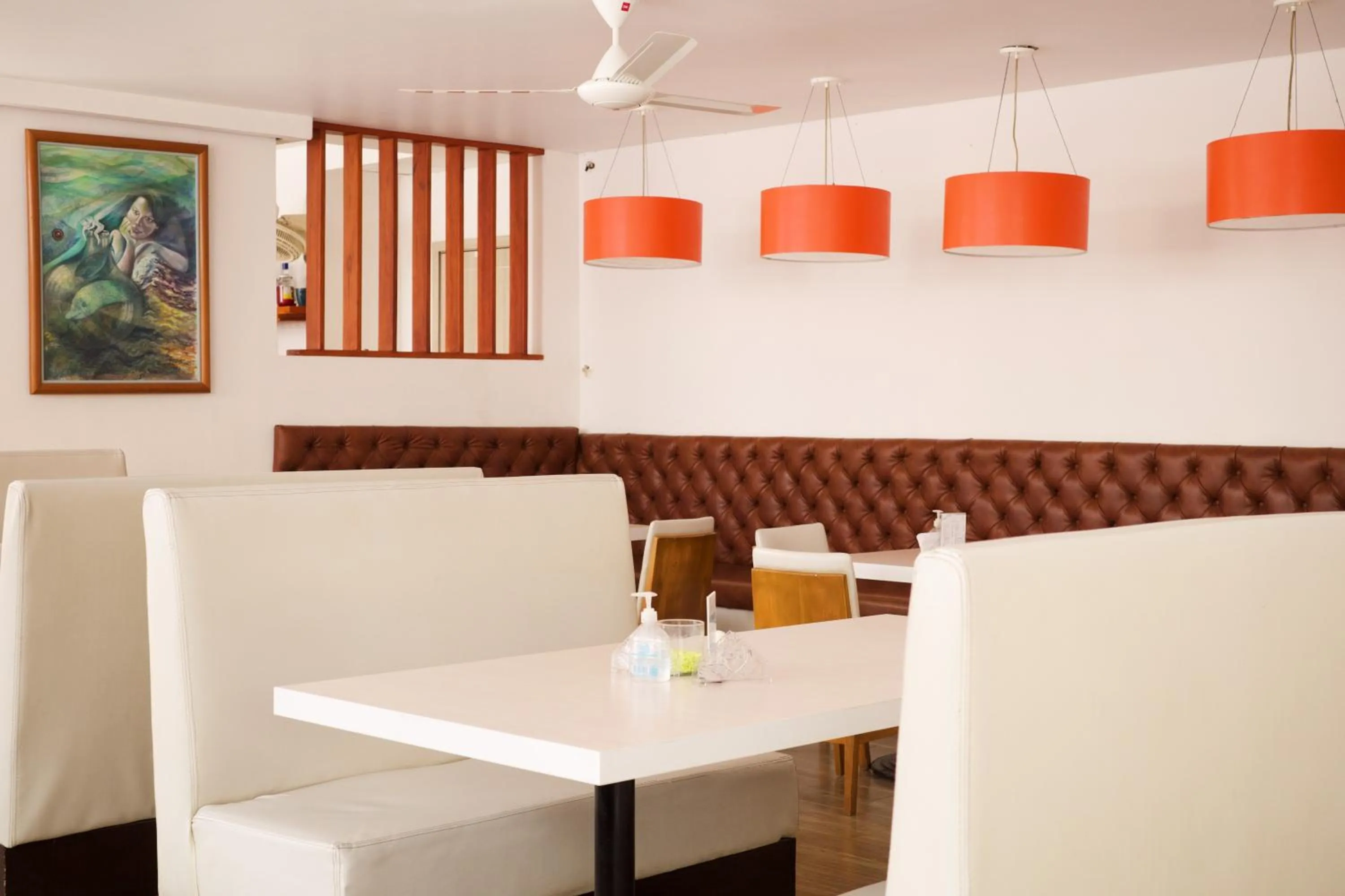 Restaurant/places to eat in Hotel La Riviera