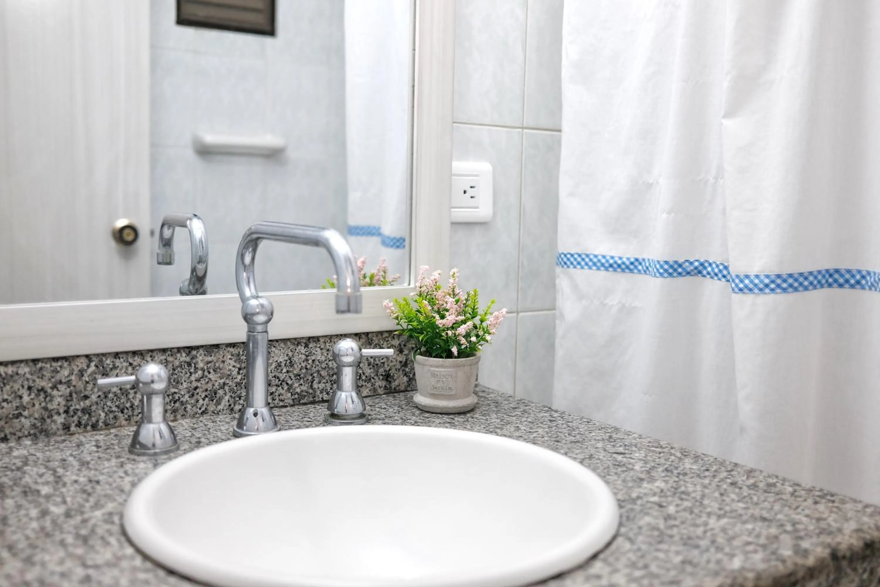 Toilet in Hotel La Riviera