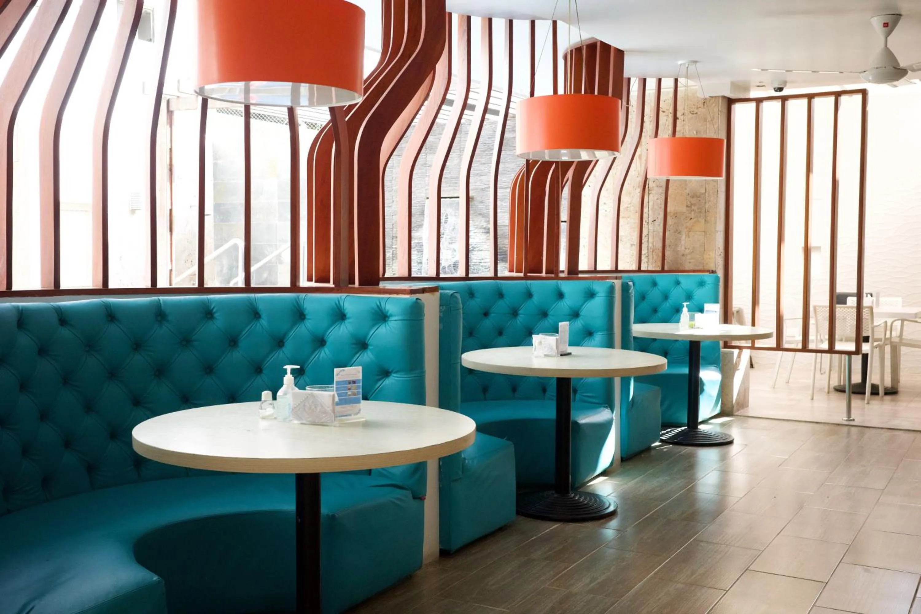 Restaurant/places to eat in Hotel La Riviera