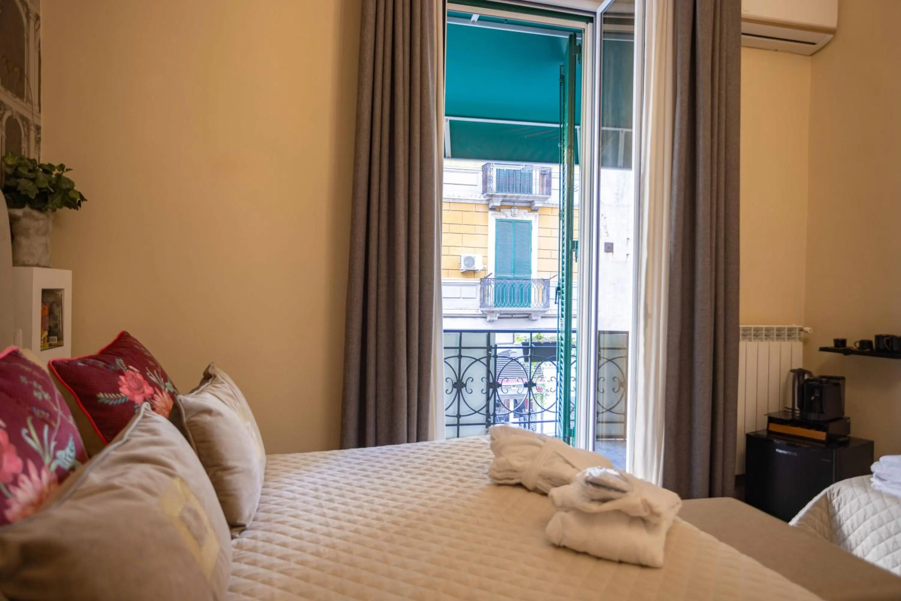 Bed in Domus Deorum Deluxe