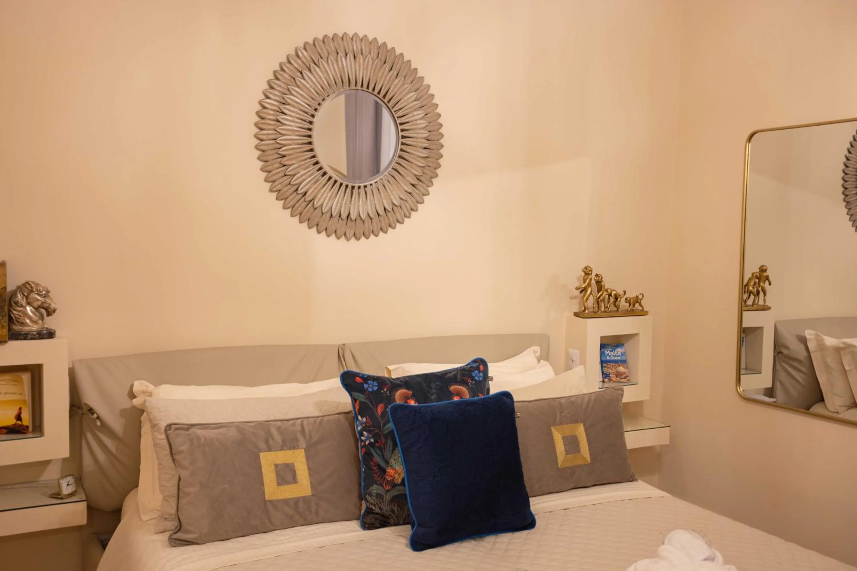 Bed in Domus Deorum Deluxe