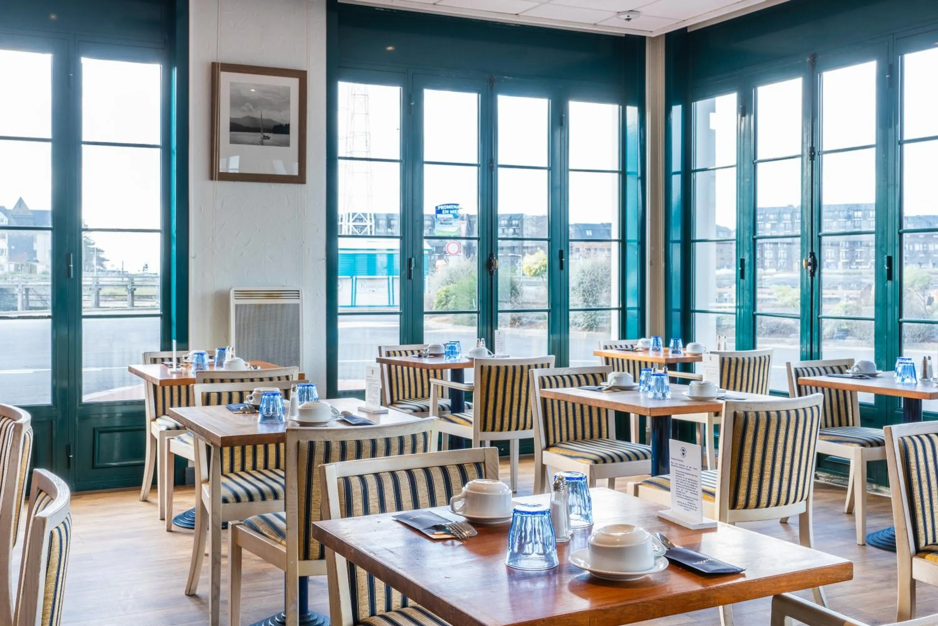 Breakfast in SOWELL RESIDENCES Le Port