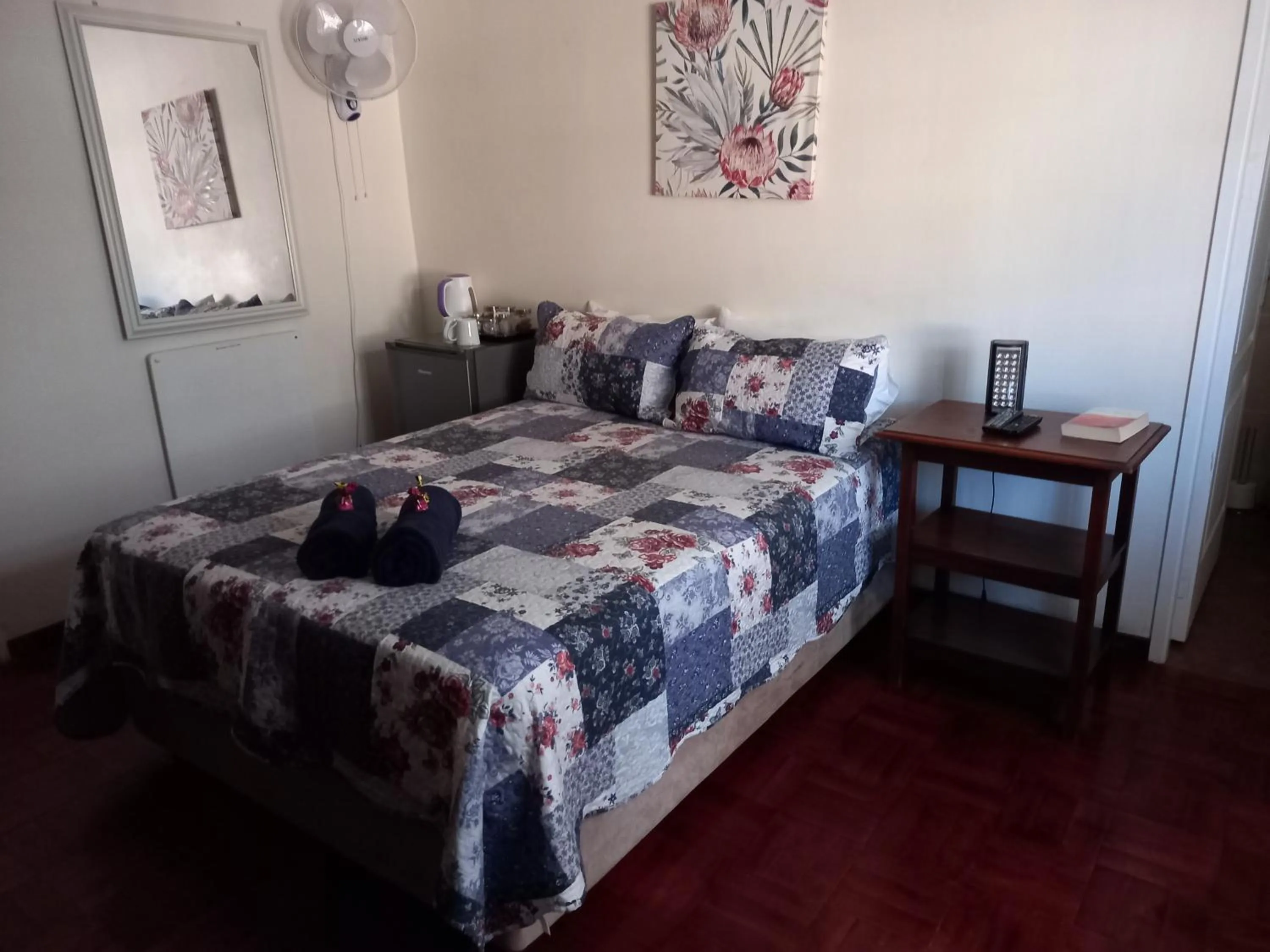Photo of the whole room, Bed in White Rose Guest House