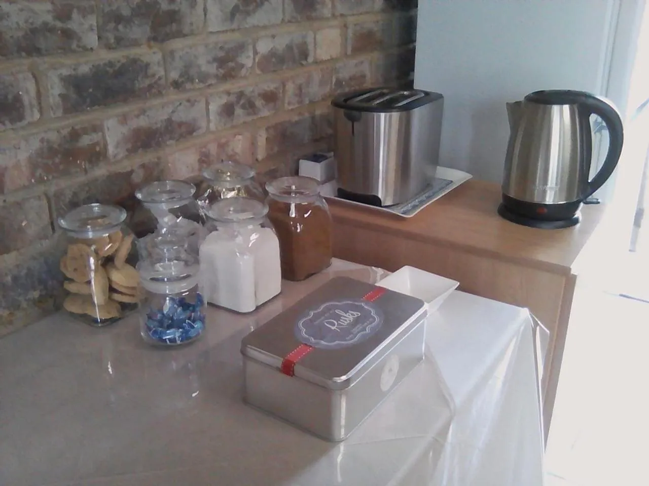 Coffee/tea facilities in White Rose Guest House