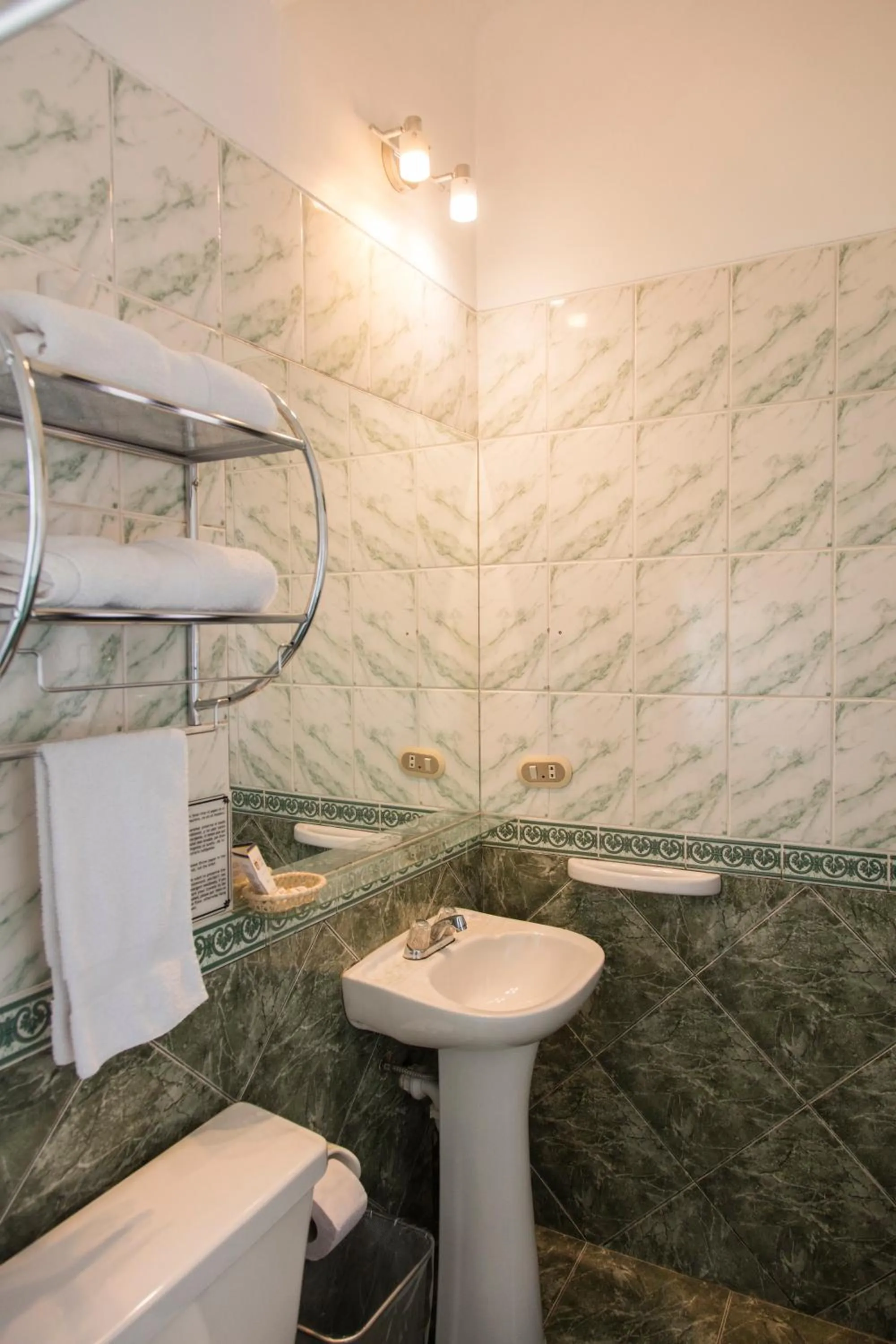 Bathroom in Hostal & Apartments El Triunfo