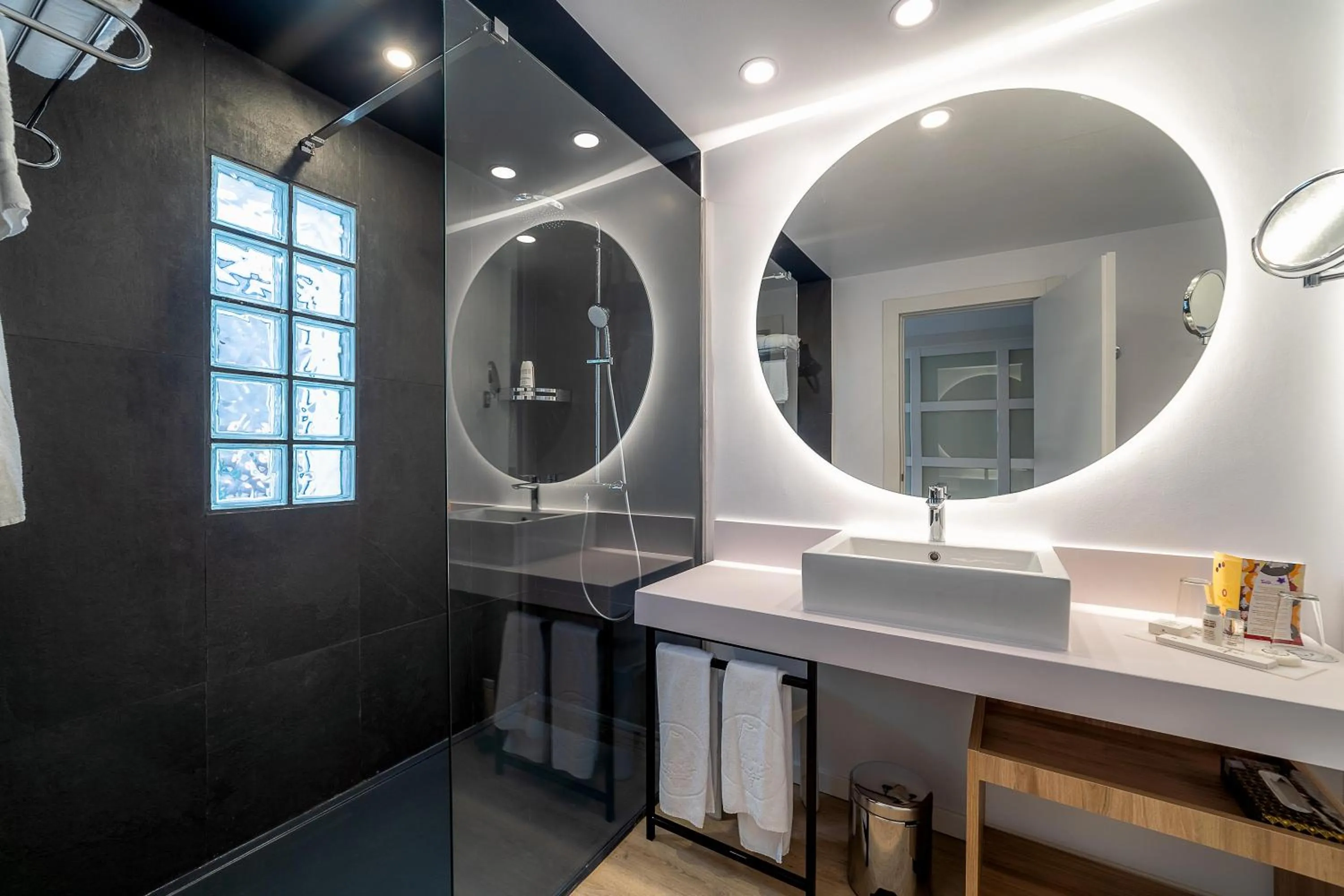 Bathroom in Hotel Costa Calero Thalasso & Spa