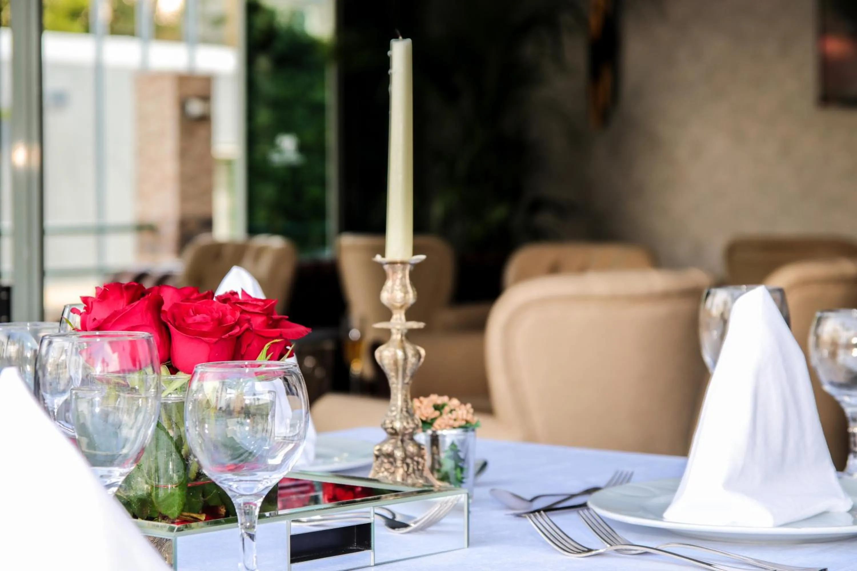 Restaurant/places to eat in Lara Park Hotel