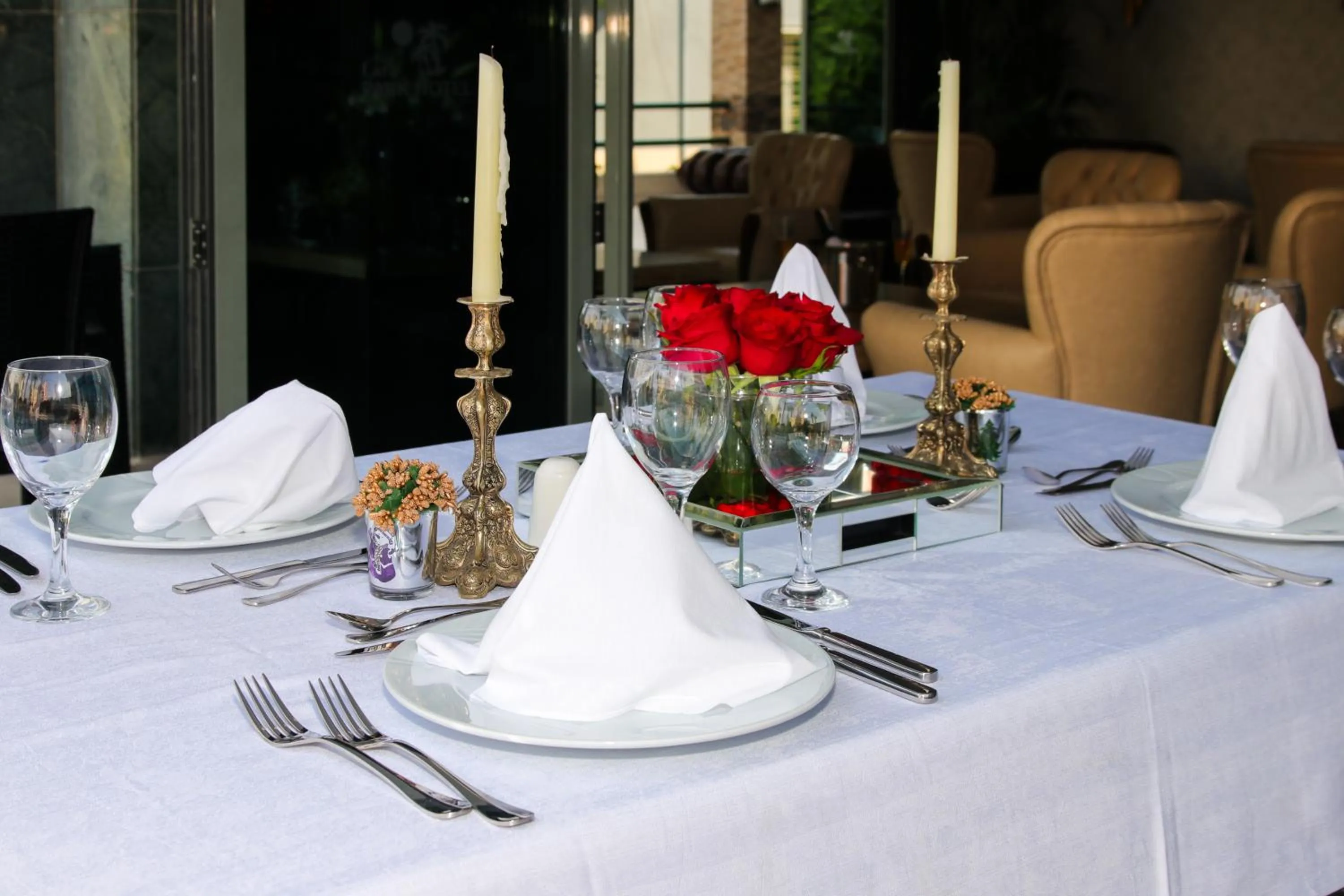 Restaurant/places to eat in Lara Park Hotel