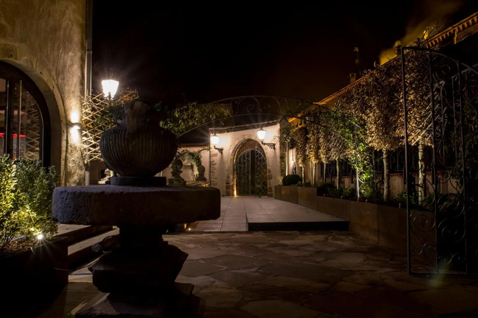 Property building in Hotel La Couronne